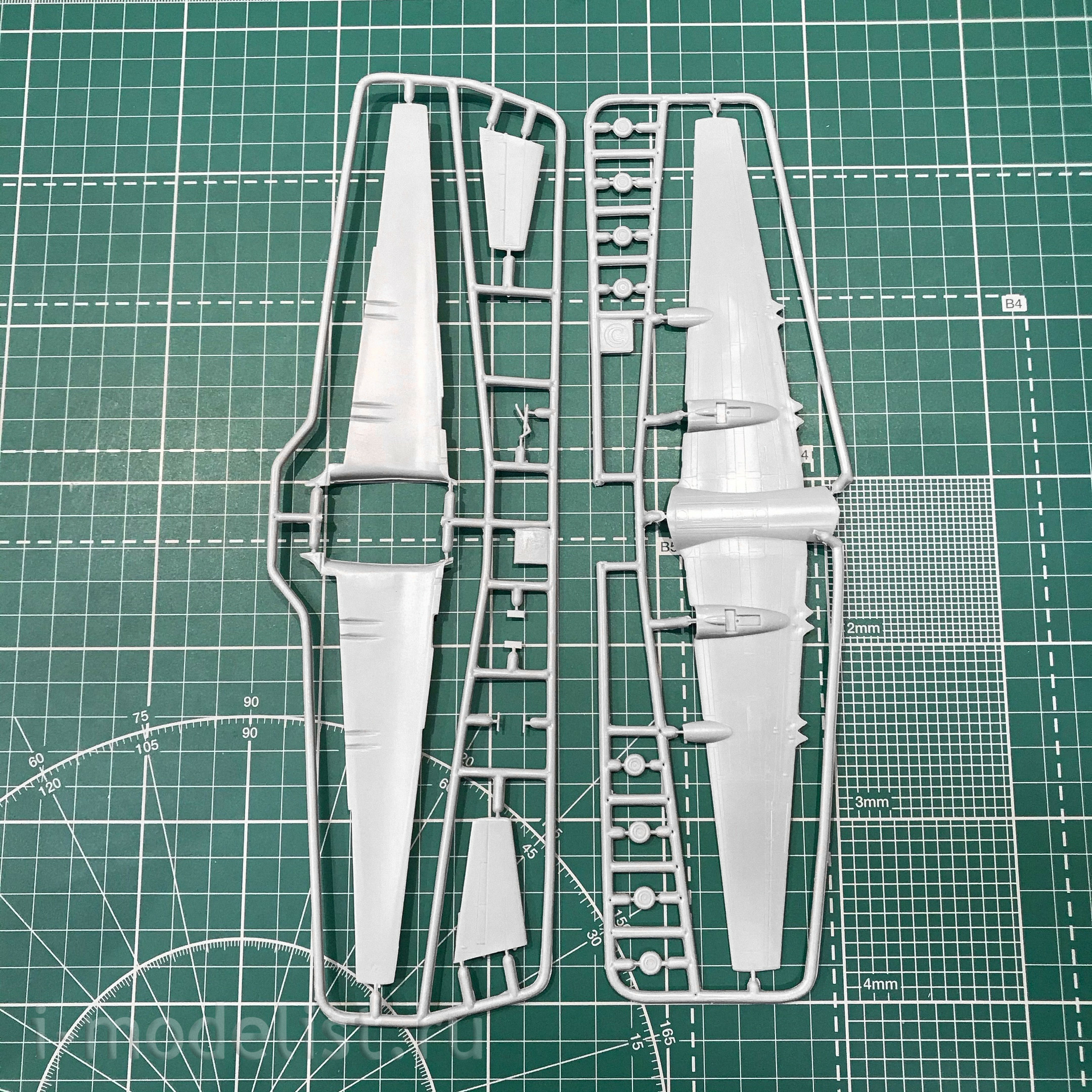 14466 Orient Express 1/144 Passenger airliner Il-18V
