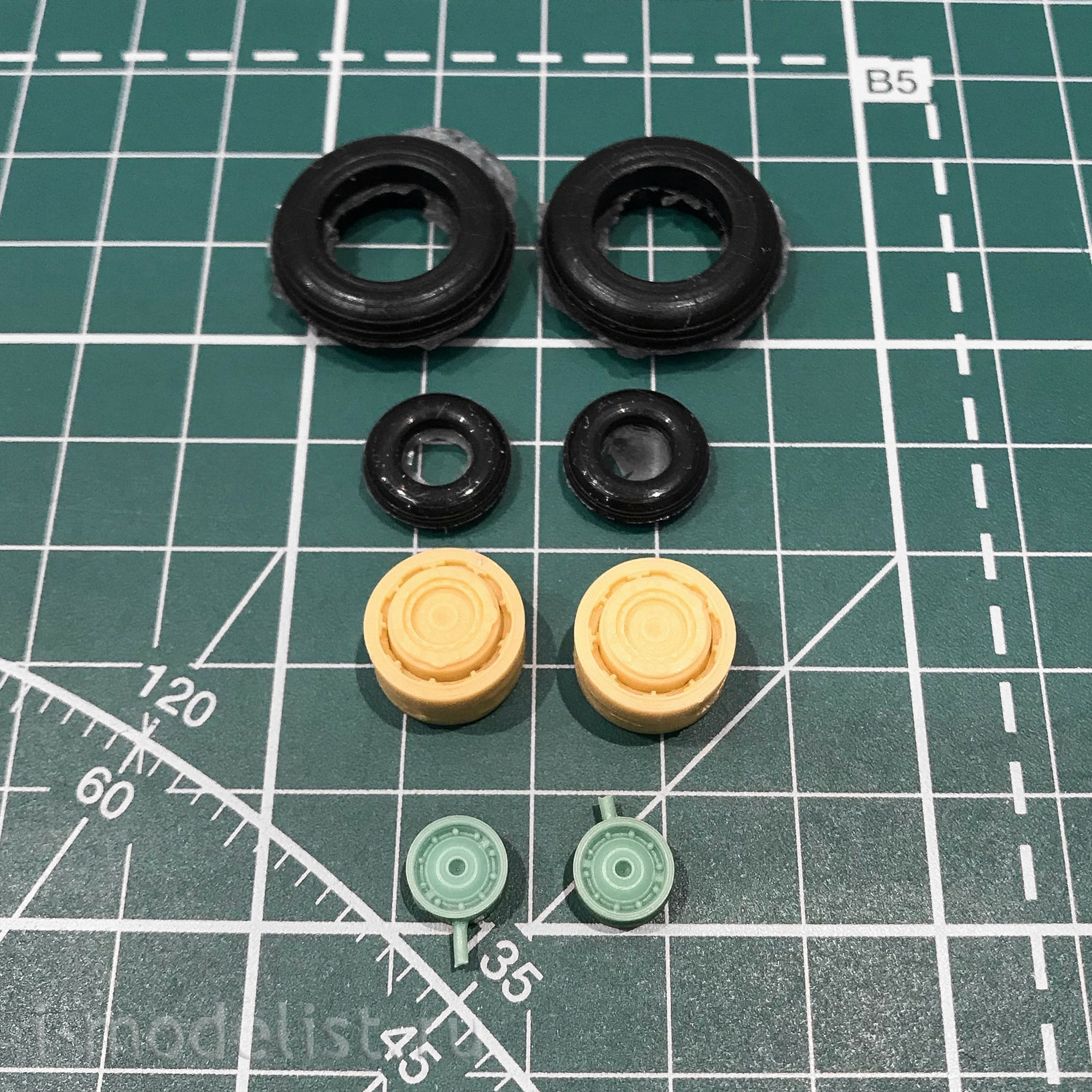 EQG48052 Crew 1/48 Rubber wheels for C-30MK
