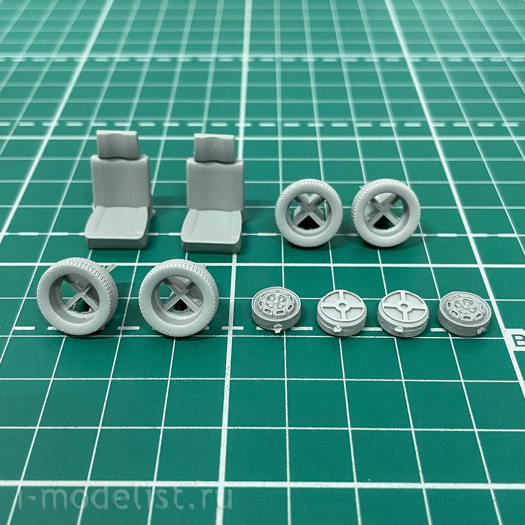 1504AVD AVD Models 1/43 Pickup Truck LUAZ-1301