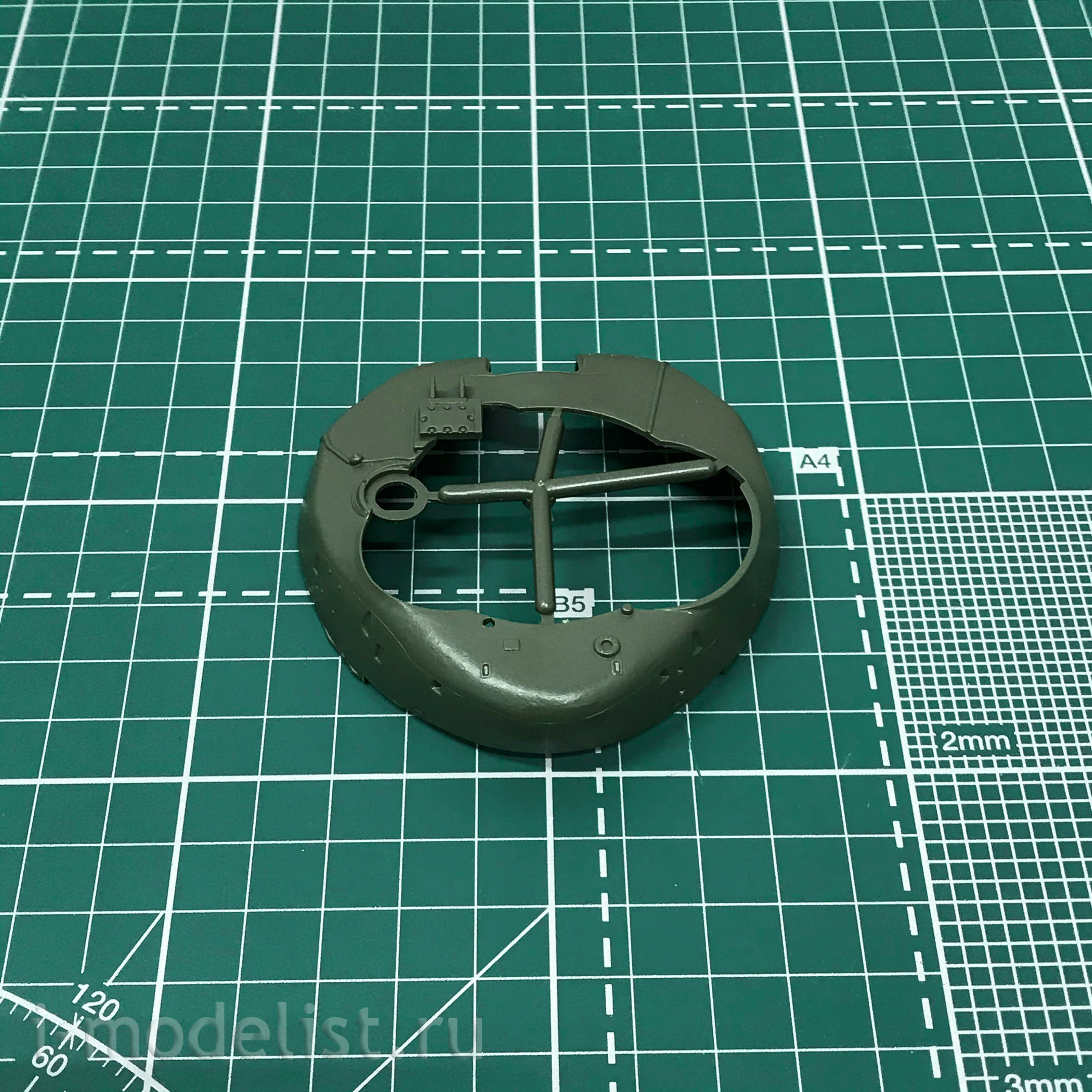 35A038 Amusing Hobby 1/35 T-72M1 Tank with full interior (under UVZ license)