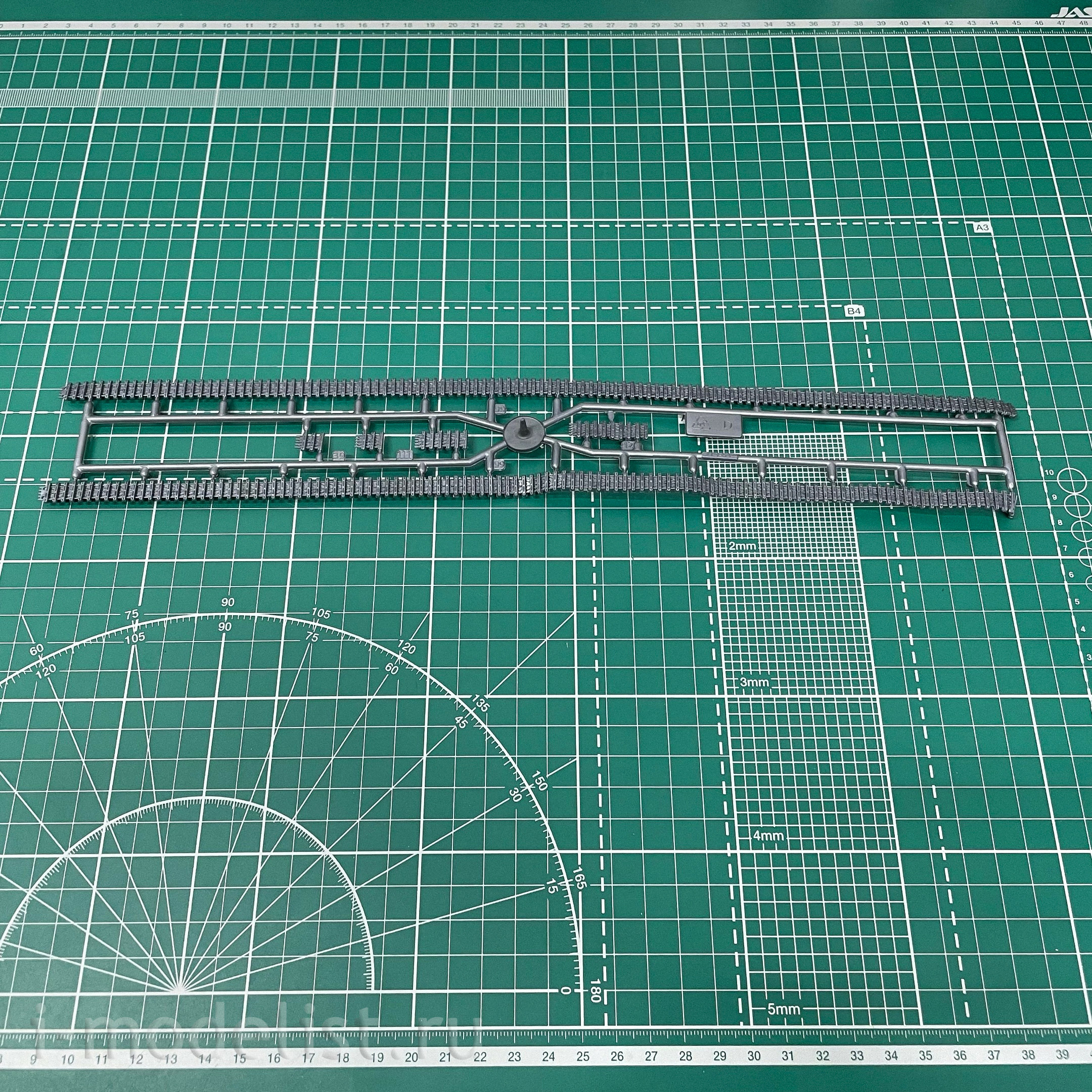 6579 Italeri 1/35 Tank Crusader Mk. II with the infantry of the 8th Army