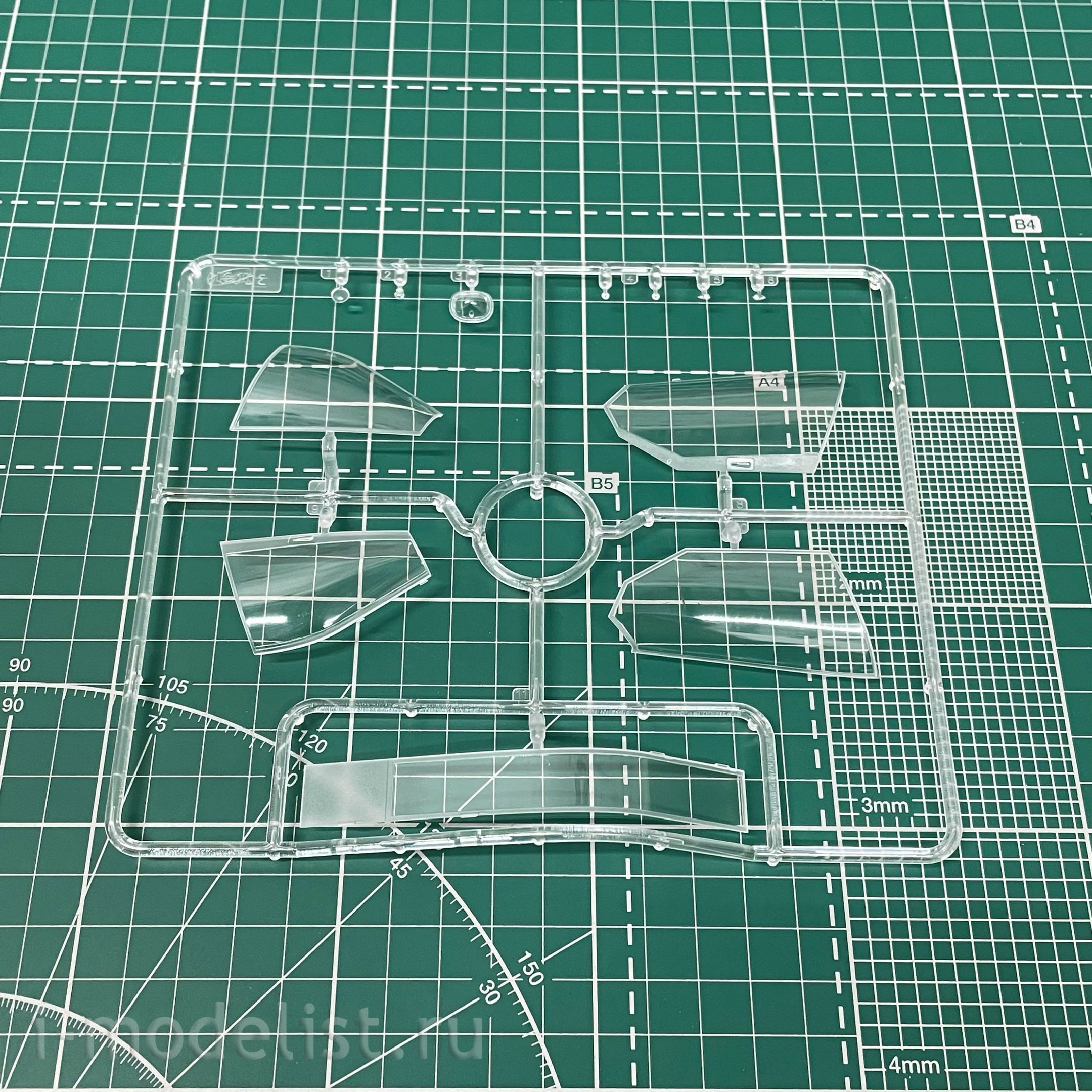32061 ICM 1/32 American AH-1G Cobra Attack Helicopter (late production)