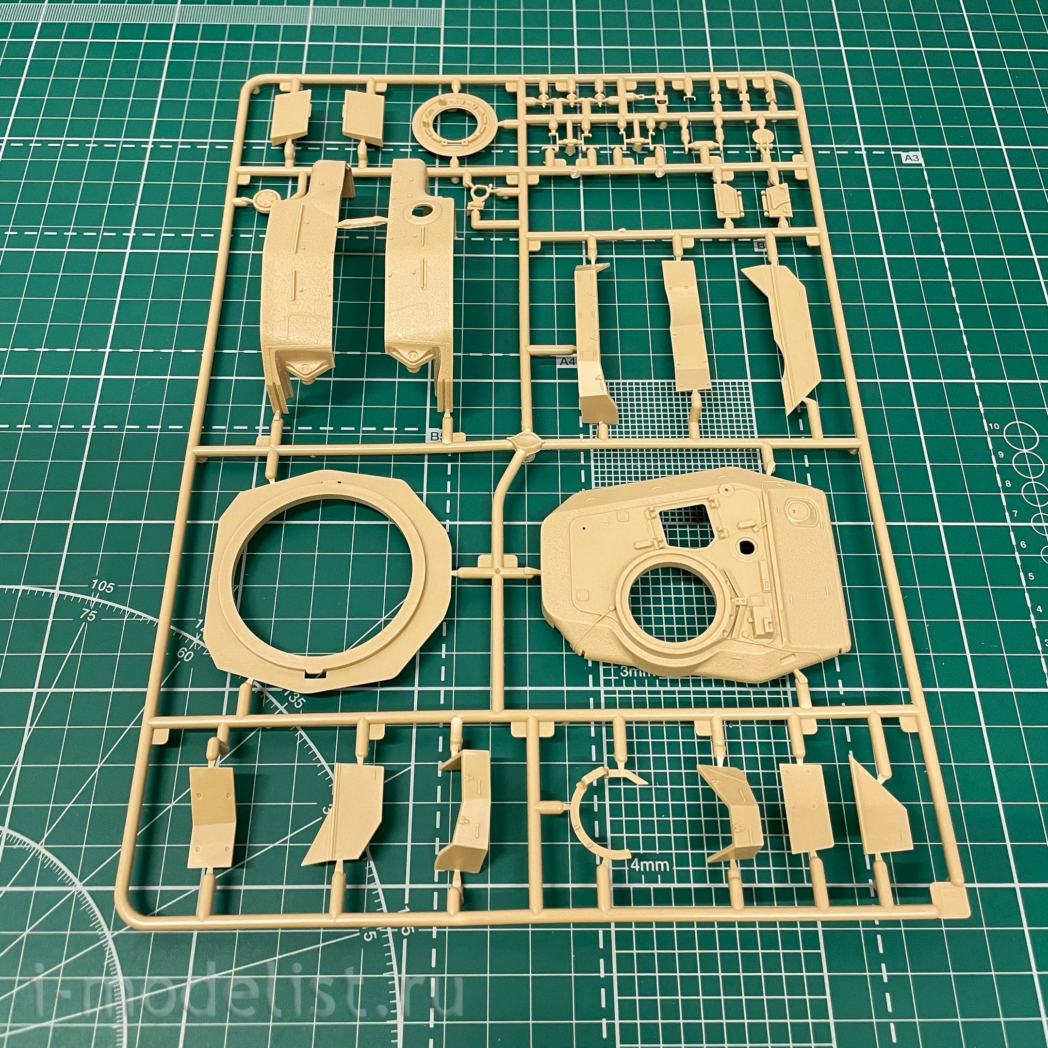 35A035 Amusing Hobby 1/35 Centurion AVRE MK 5 Tank
