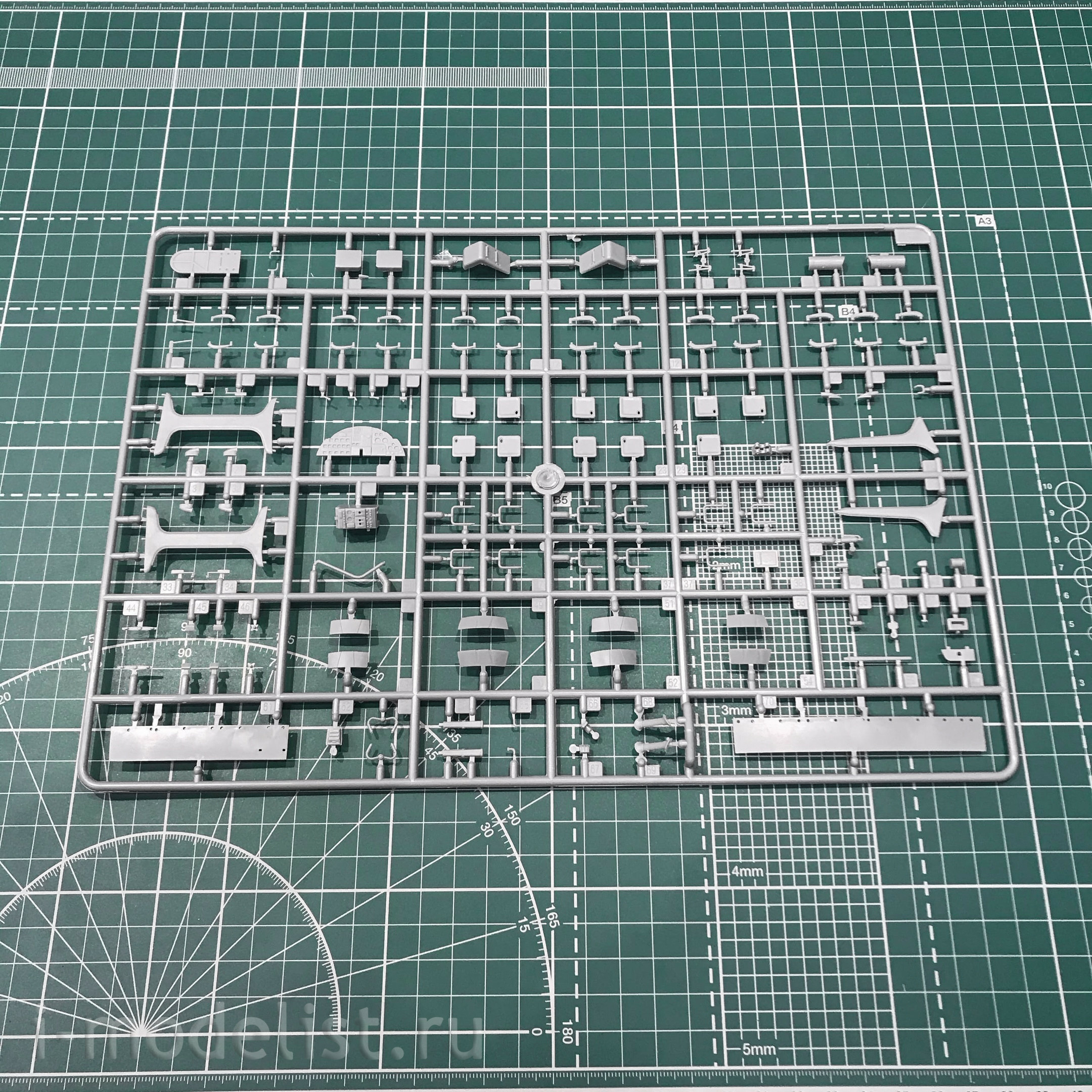 81706 HobbyBoss 1/48 Antonov AN-2W Colt Aircraft
