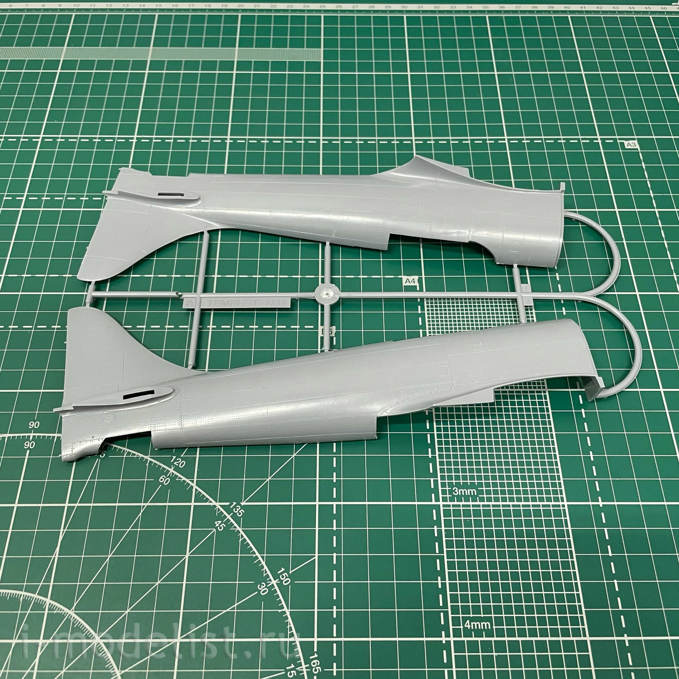 03851 Revell 1/32 British single-seat Hawker Tempest V fighter