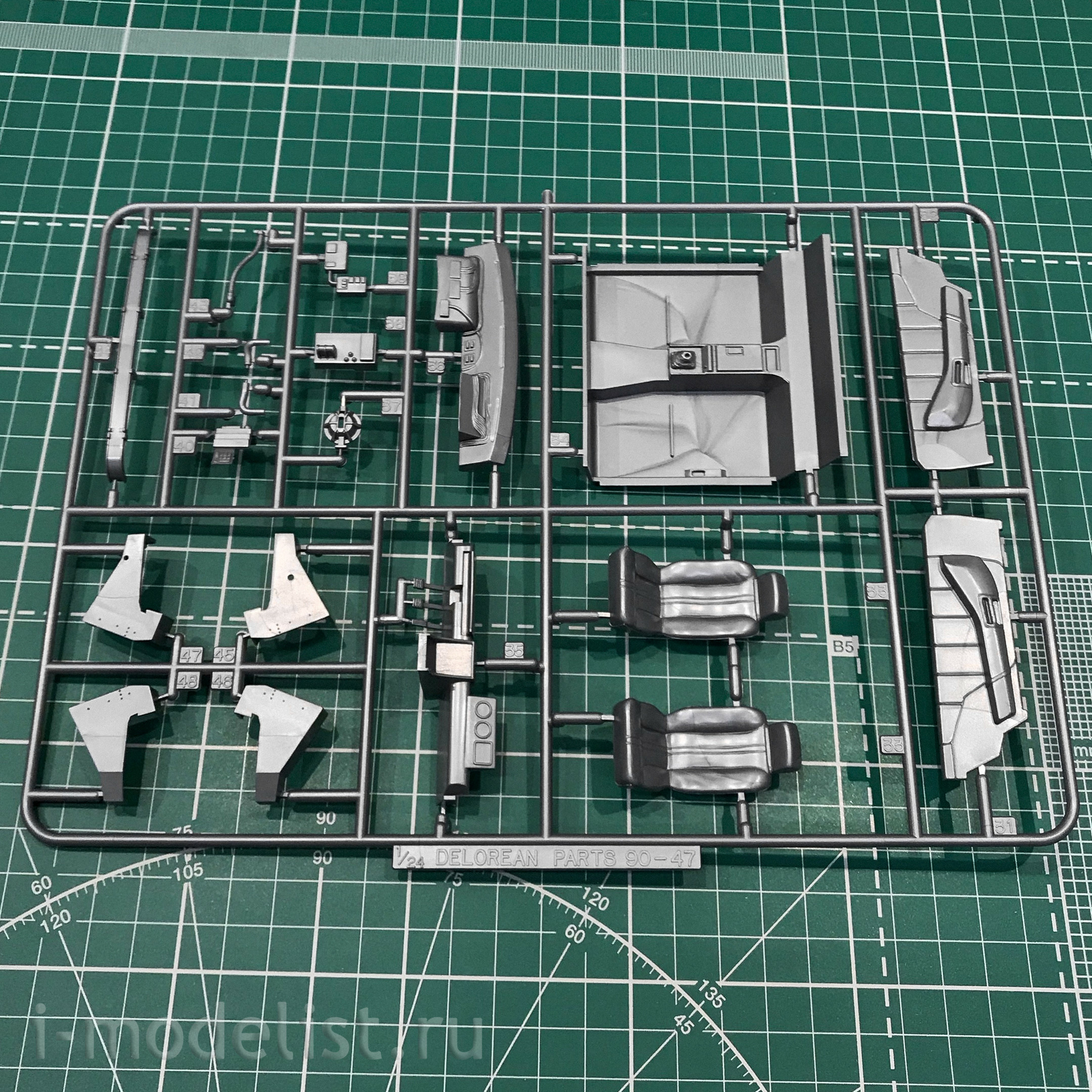 05918 Aoshima 1/24 Back to the Future DeLorean from Part III
