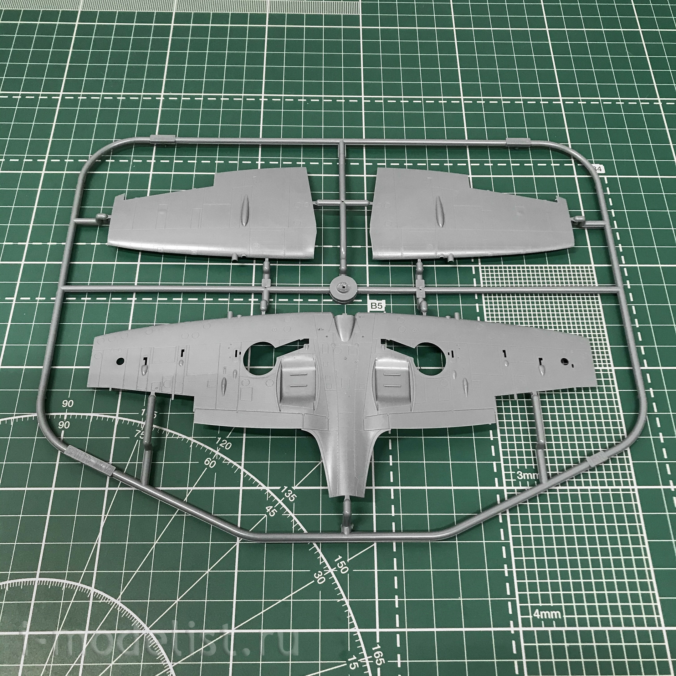 84132 Edward 1/48 Spitfire HF Mk. VIII