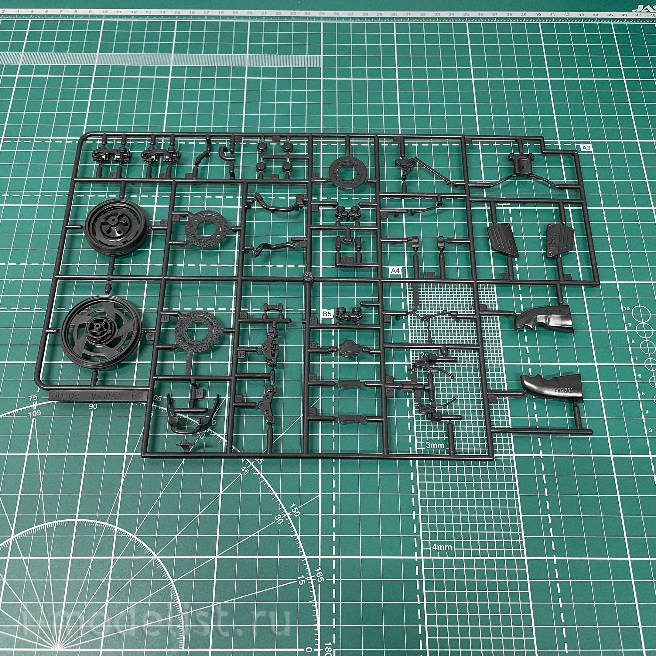 06230 Aoshima 1/12 Yamaha 4C4 Vmax '07