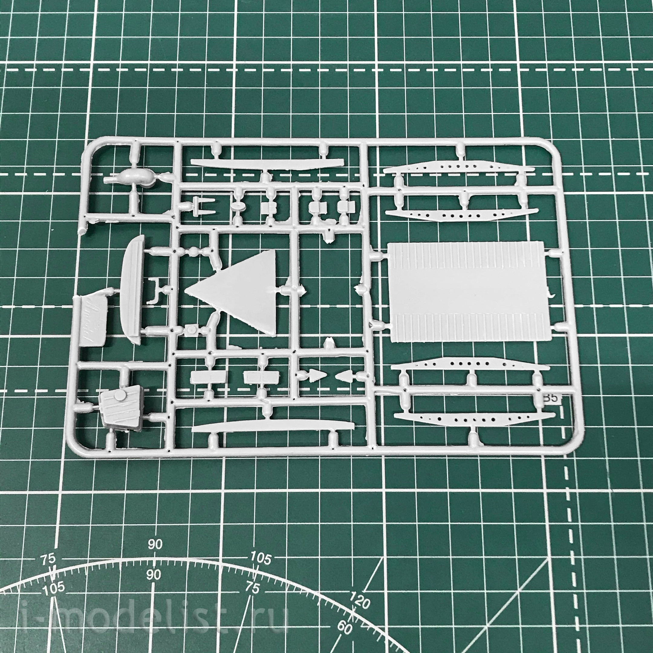72149 Amodel 1/72 Helicopter