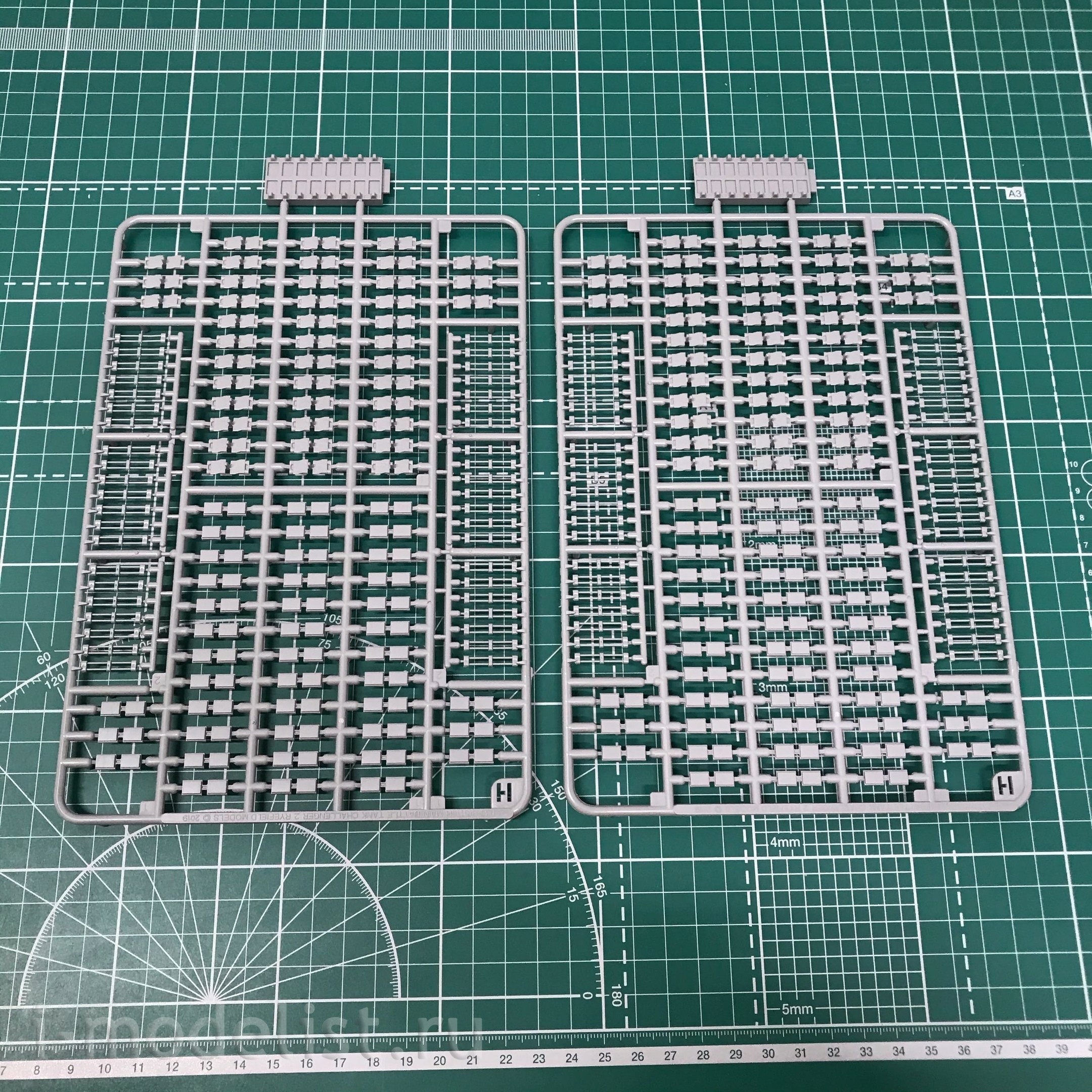RM-5062 Rye Field Model 1/35 Tank British Challenger 2