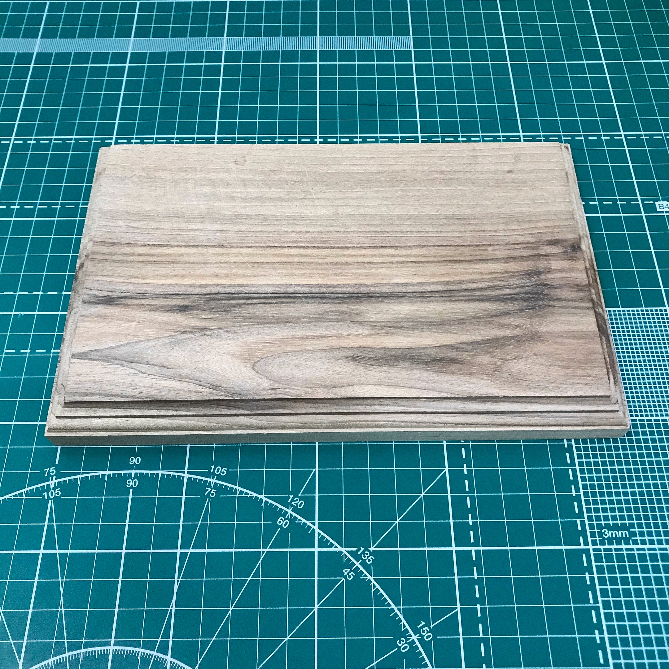 MM006 World of models Stand oak 20*12*3