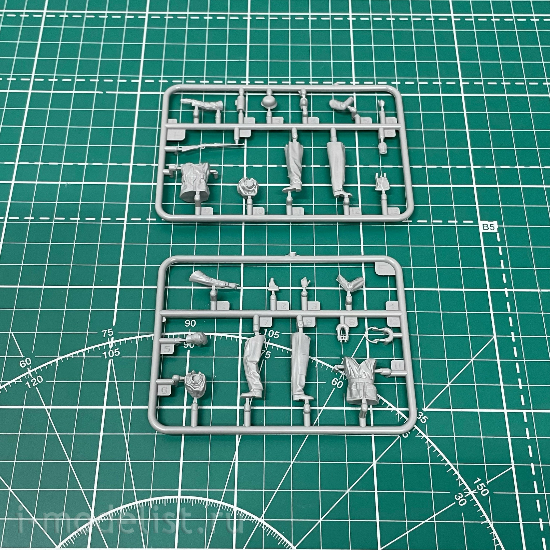 BT-006 Border Model 1/35 German Tank Pz.Beob.Wg. IV Ausf. J with commander and infantry