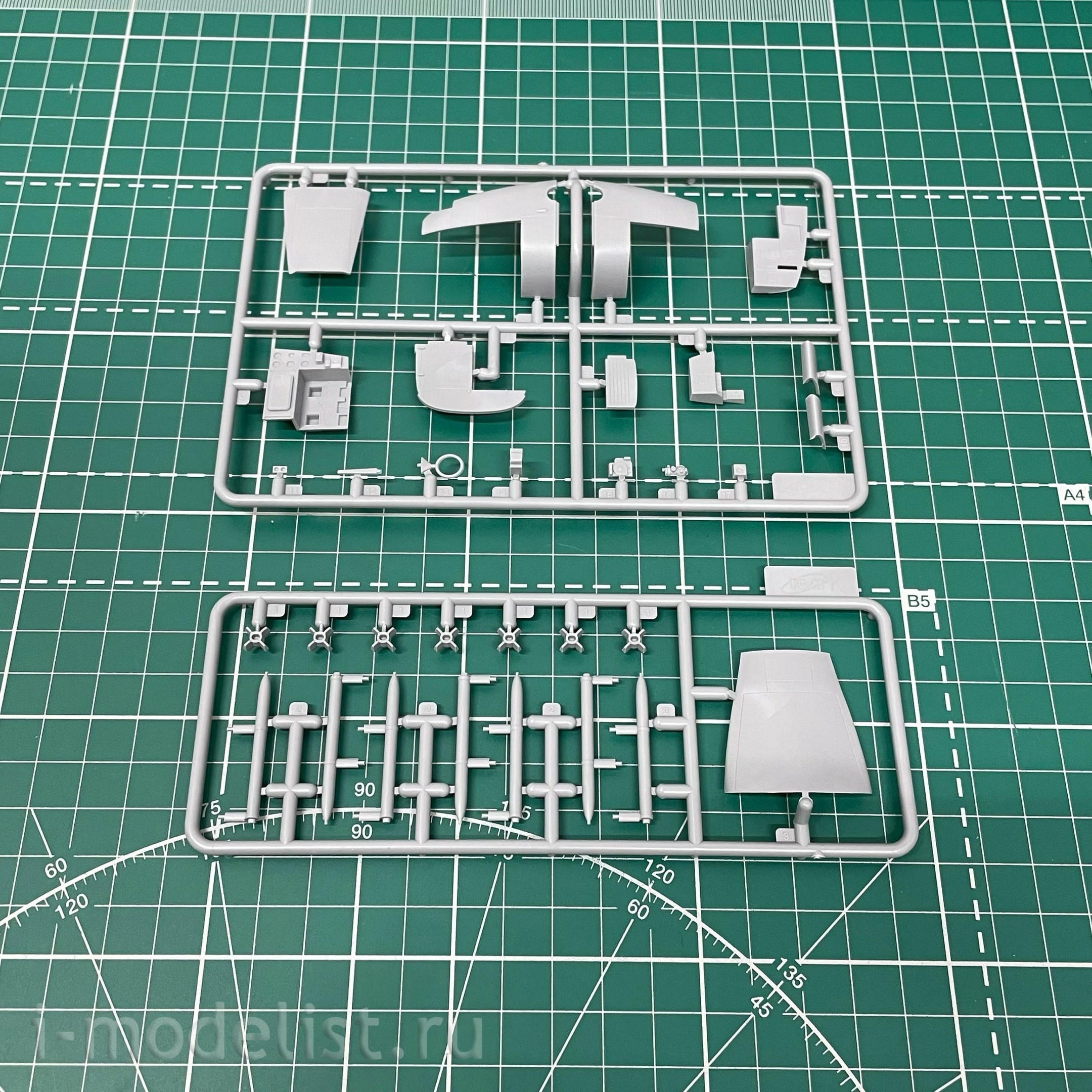 48286 ICM 1/48 DB-26B/C with Q-2 unmanned aircraft