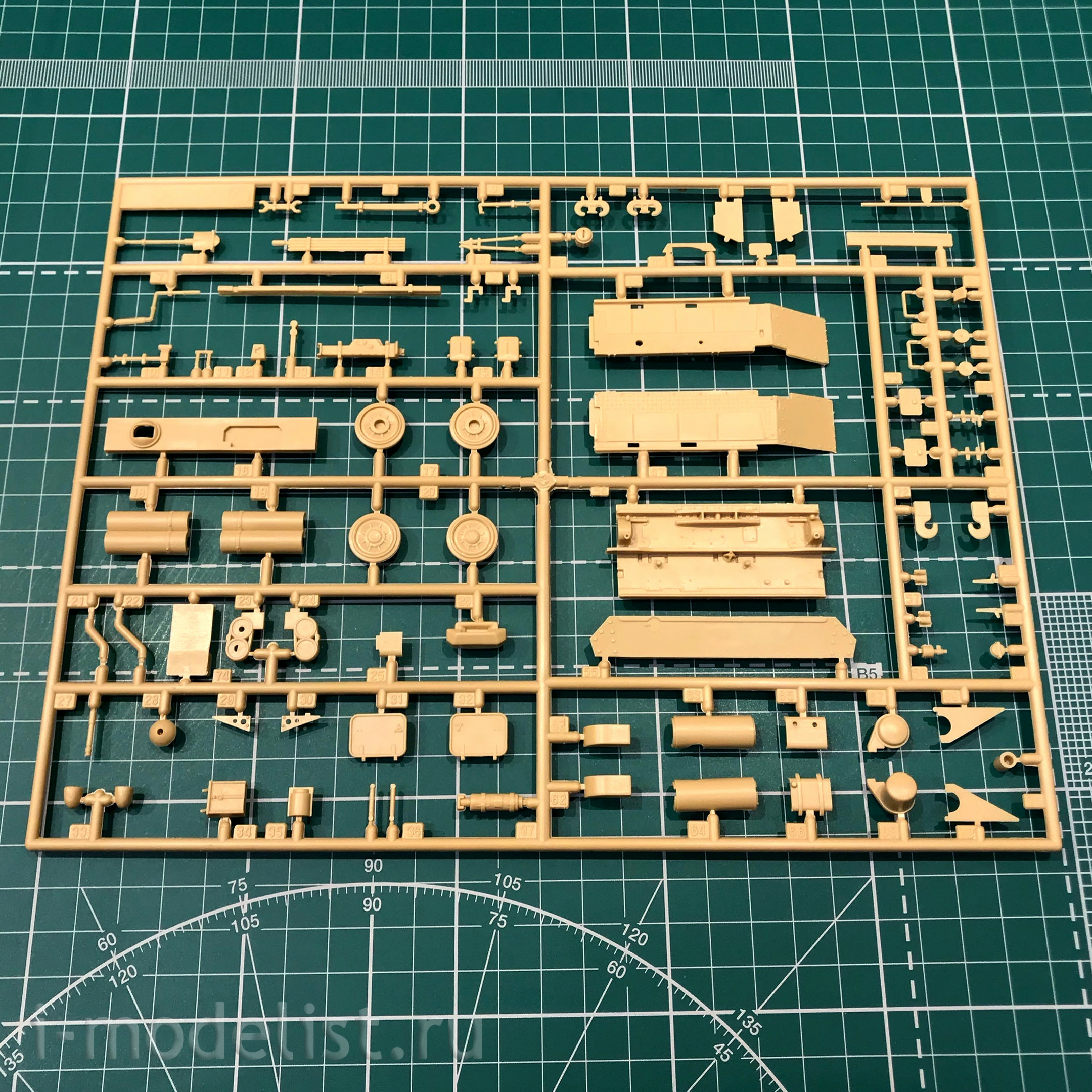 03296 Revell 1/35 German flakpanzer IV Wirbelwind self propelled anti aircraft gun
