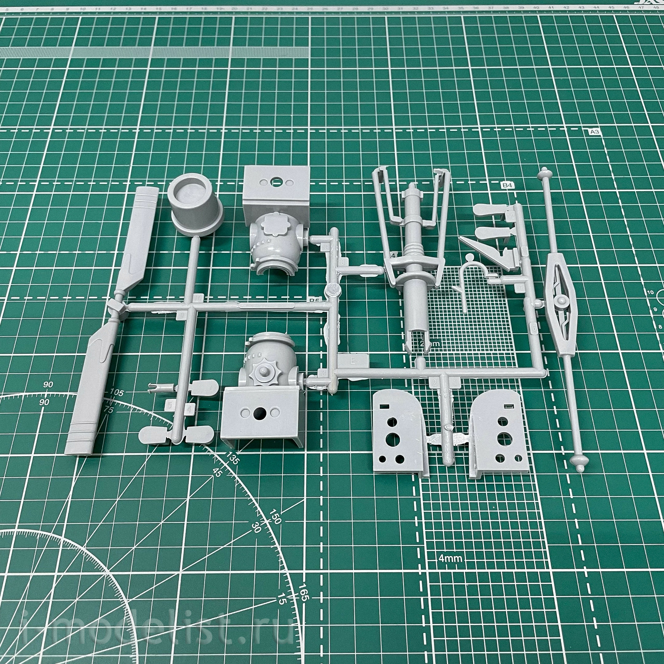 81806 HobbyBoss 1/18 UH-1 Huey B Helicopter