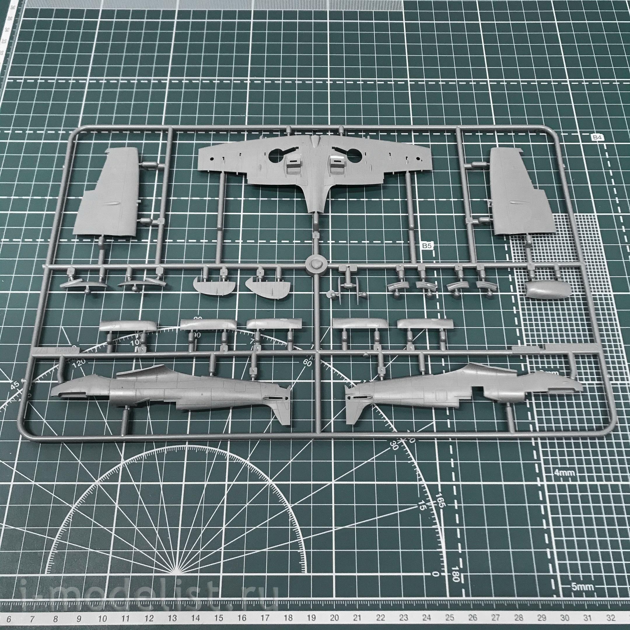 7449 Edward 1/72 Spitfire HF Mk. VIII