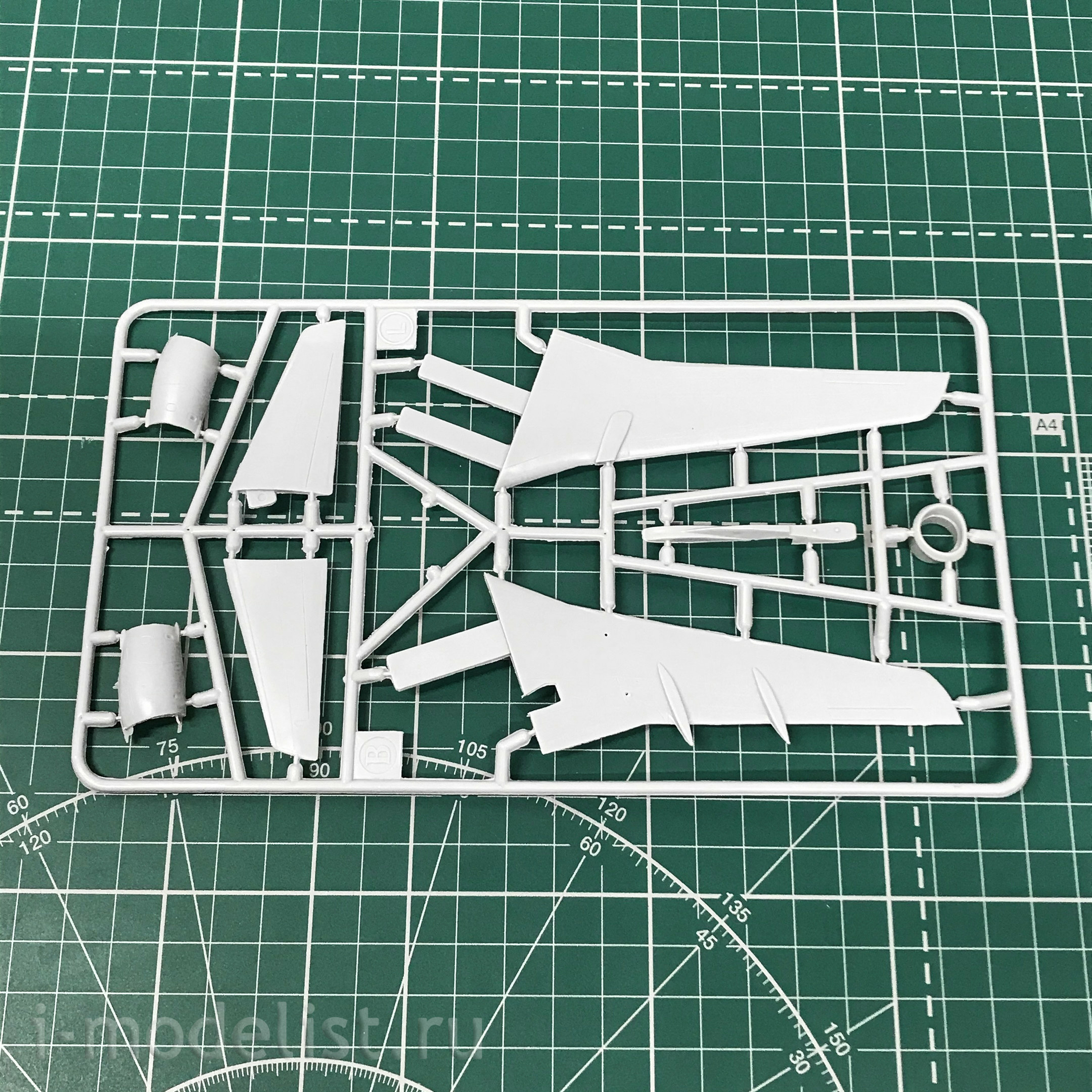 14424 Orient Express 1/144 Medium-range Airliner B-734