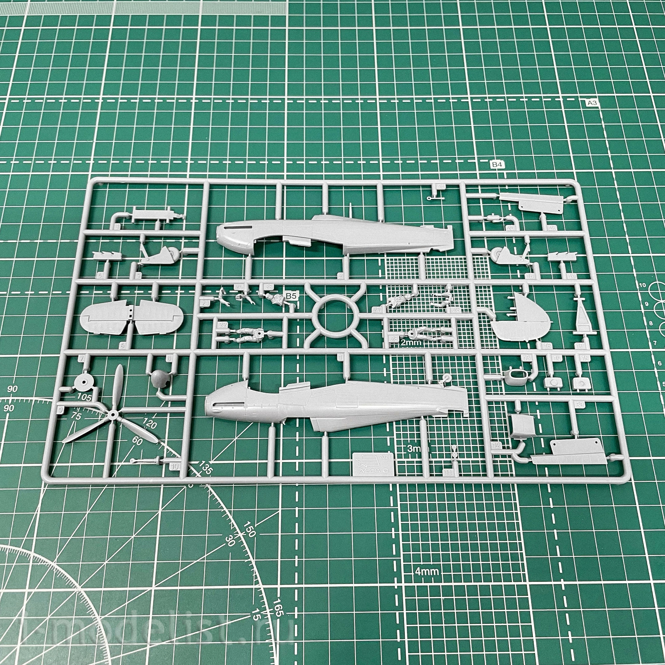 7322 Zvezda 1/72 Hawker Hurricane Fighter