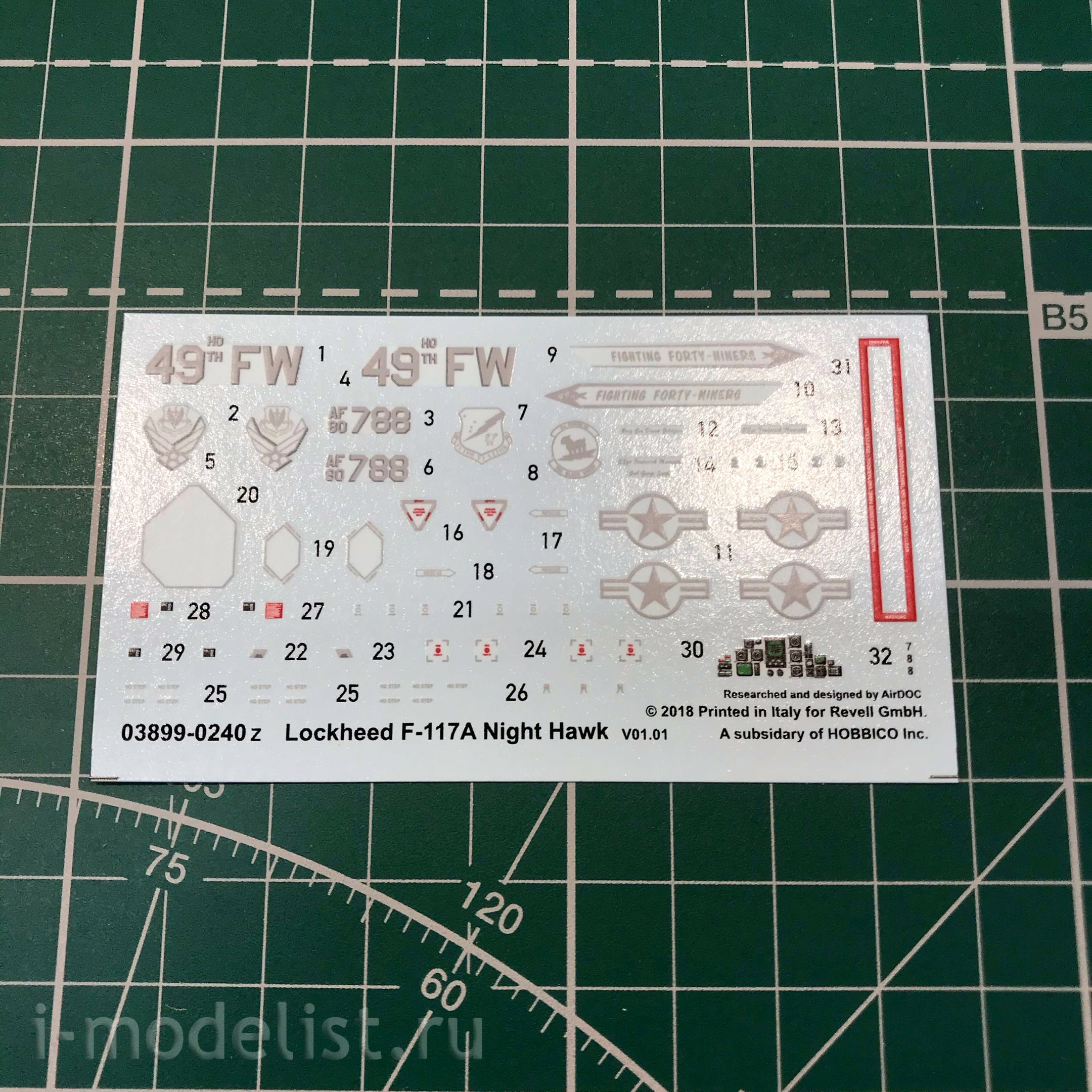 03899 Revell 1/72 f-117 Stealth Fighter Strike aircraft