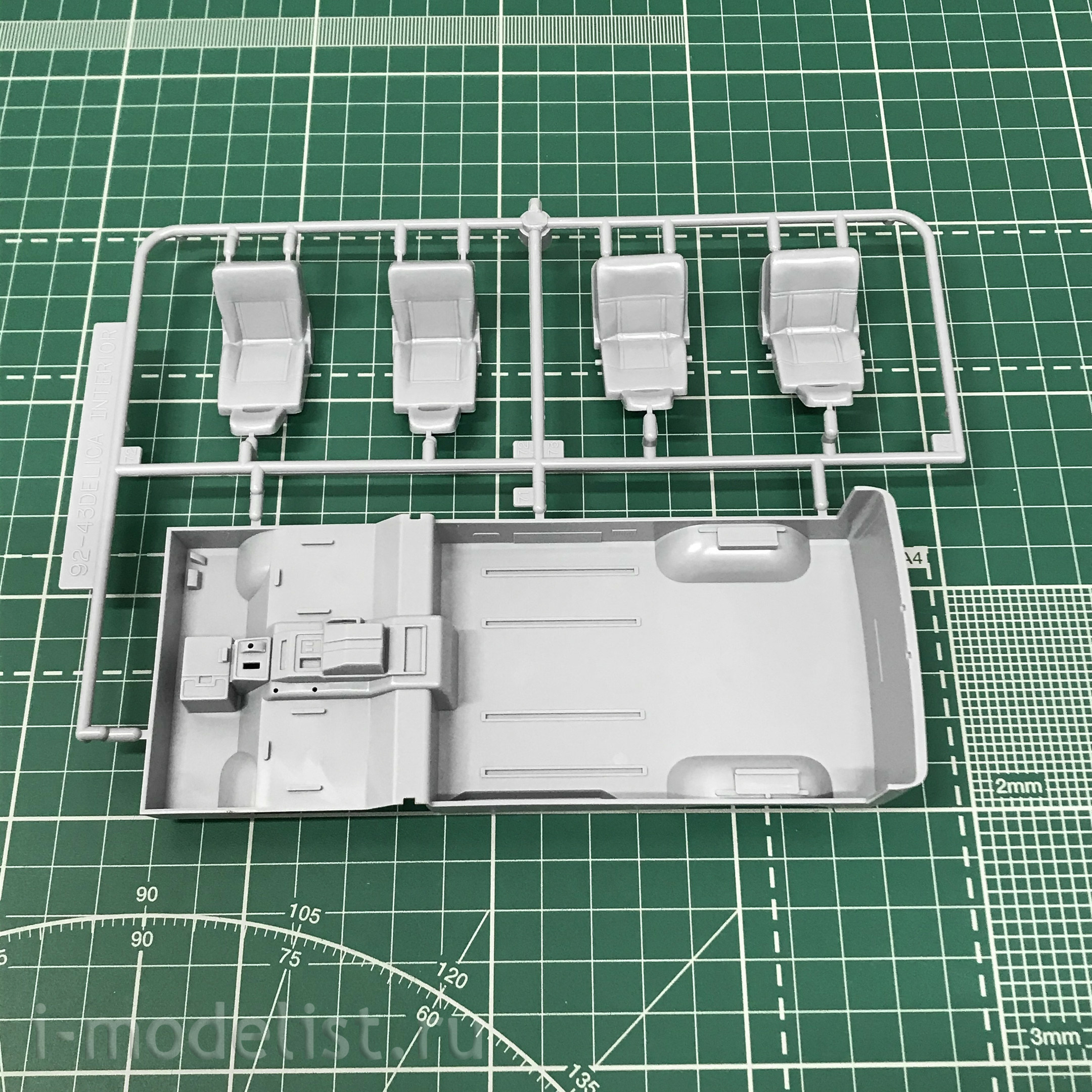 06139 Aoshima 1/24 Mitsubishi Delica Zvezda Wagon91