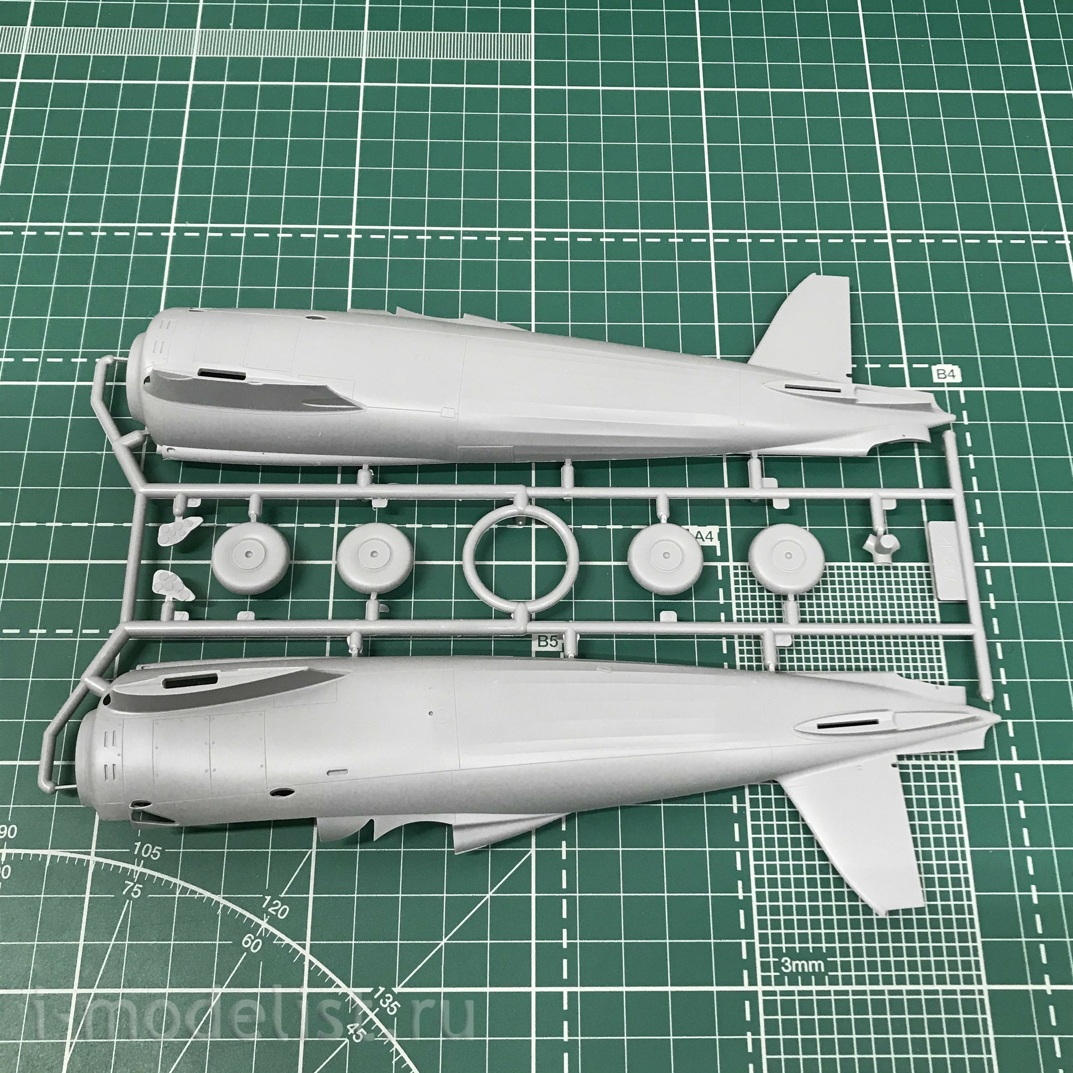 32020 ICM 1/32 Scale model Italian Fighter CR. 42 Falco