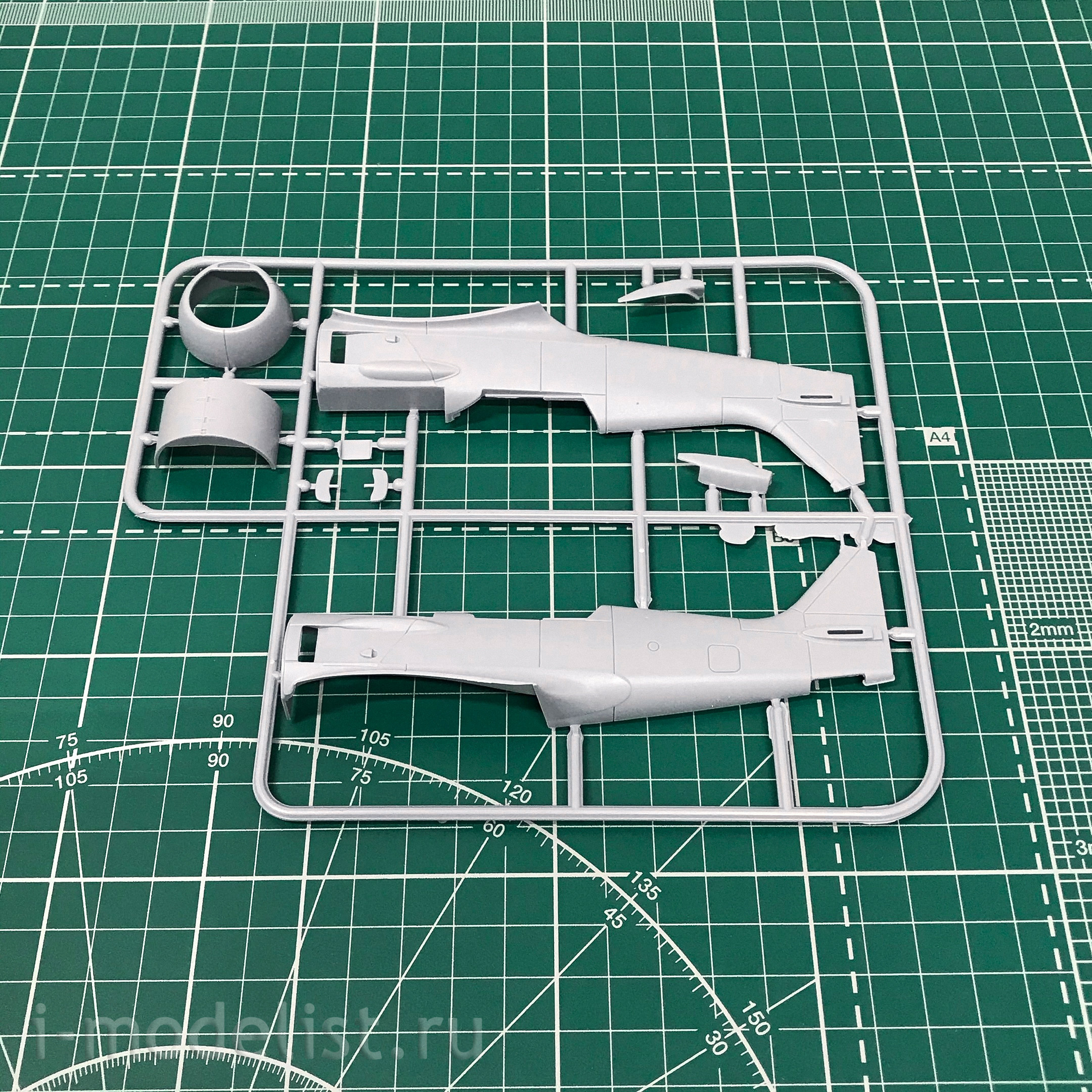 48049d ARK-models 1/48 La-9 Fighter (with 3D decals)