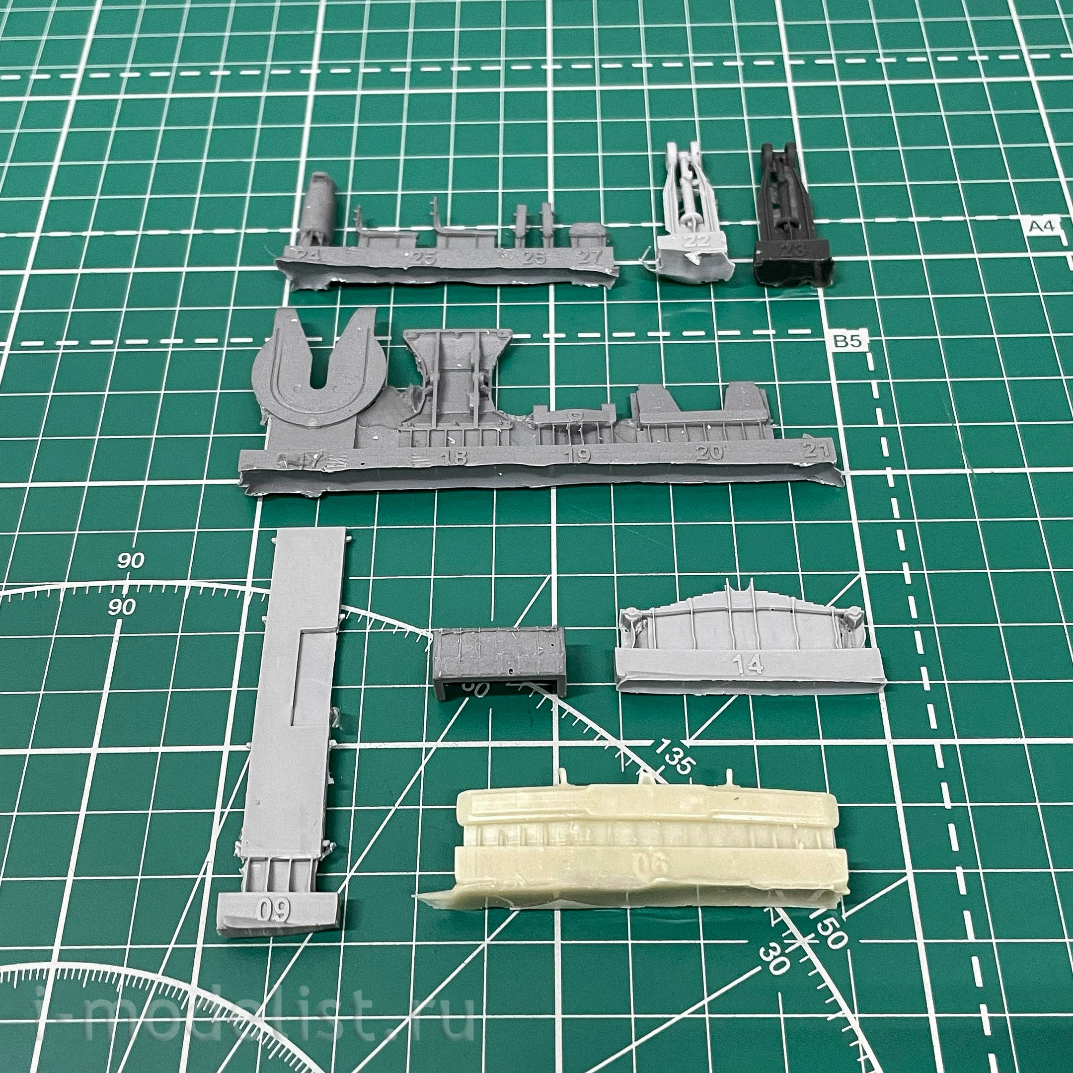 35031 GunTower Models 1/35 is a Soviet tractor with a semi-trailer. Kit 1 (51A)