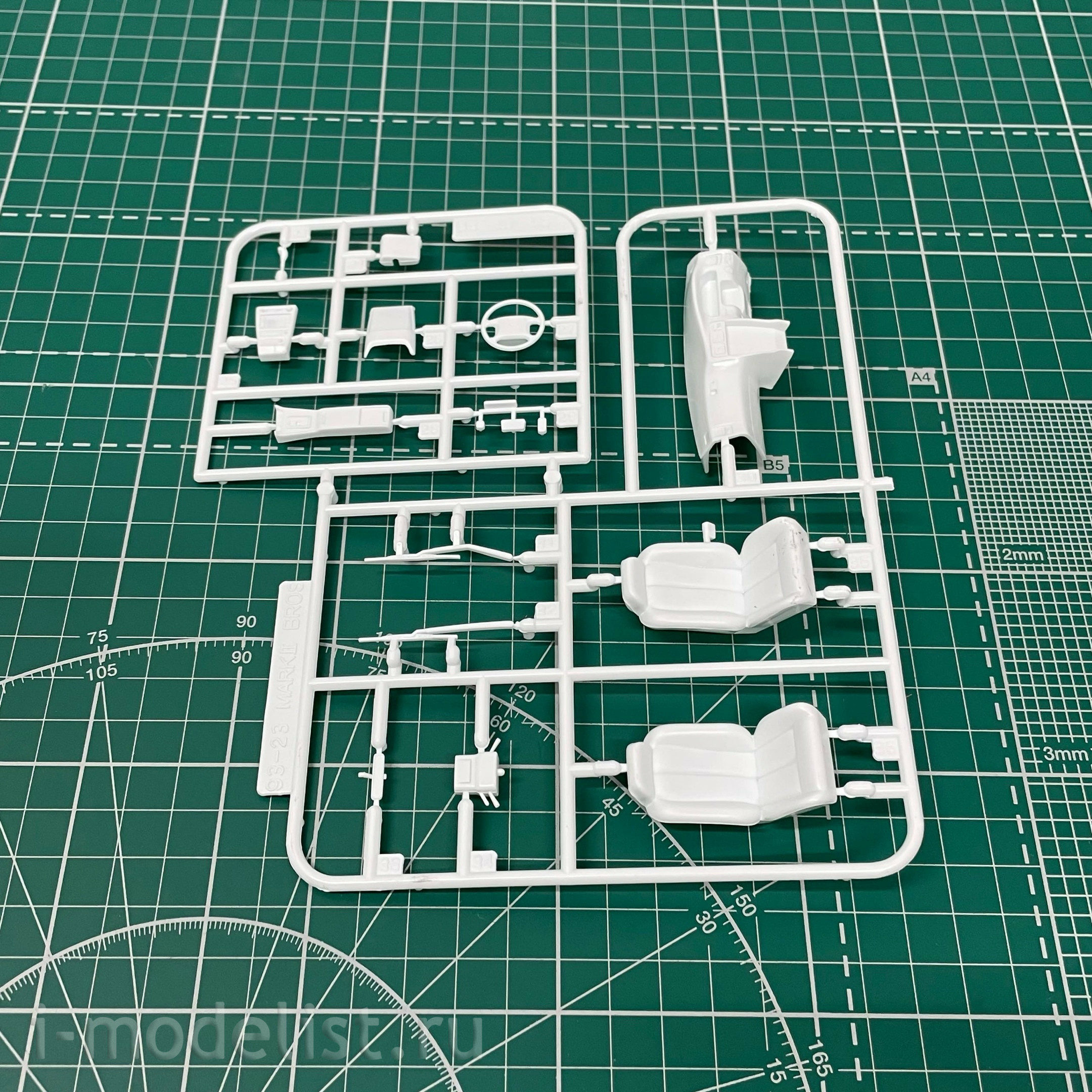 06146 Aoshima 1/24 Toyota JZX90 Mark II Grande / Tourer '92