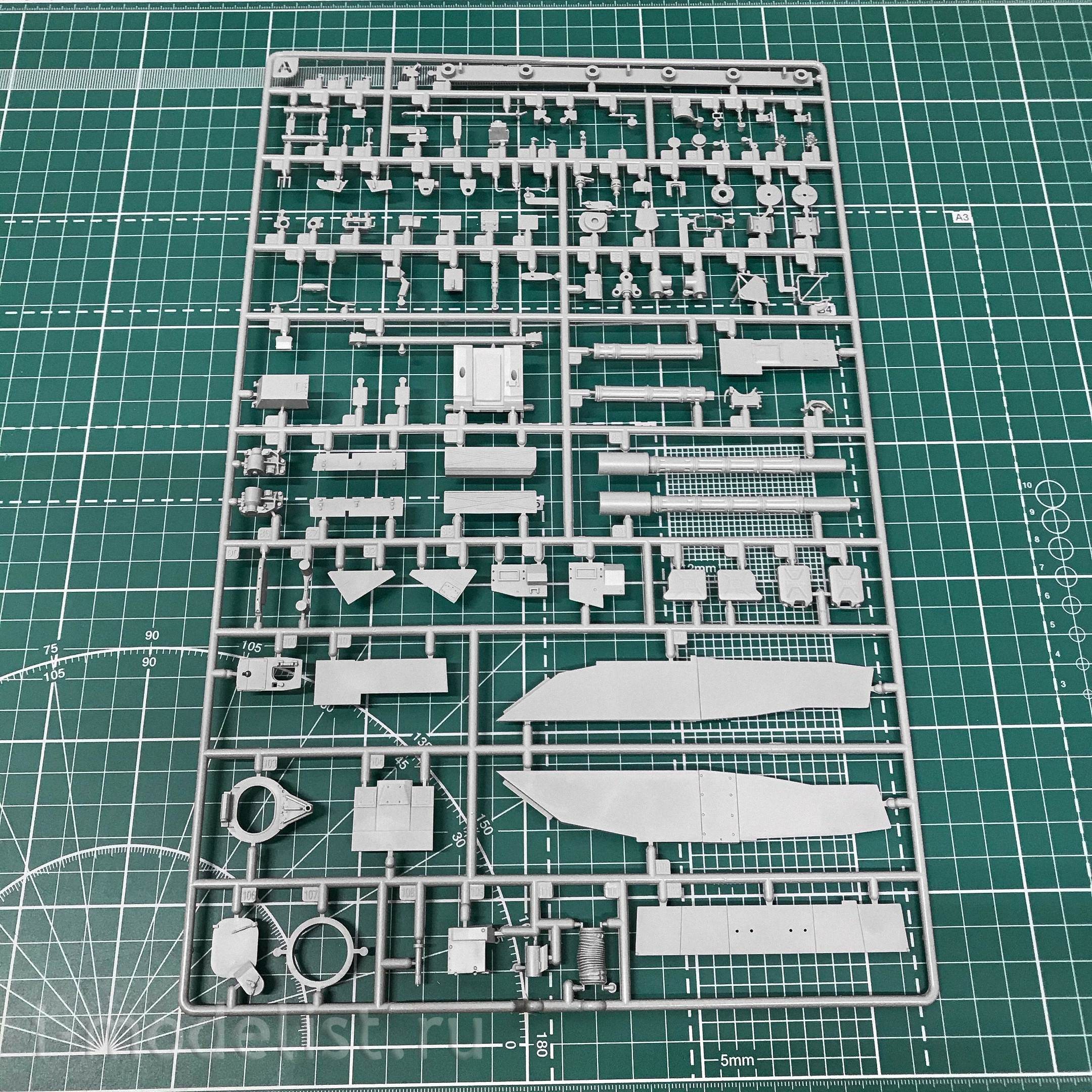 RM-5062 Rye Field Model 1/35 Tank British Challenger 2