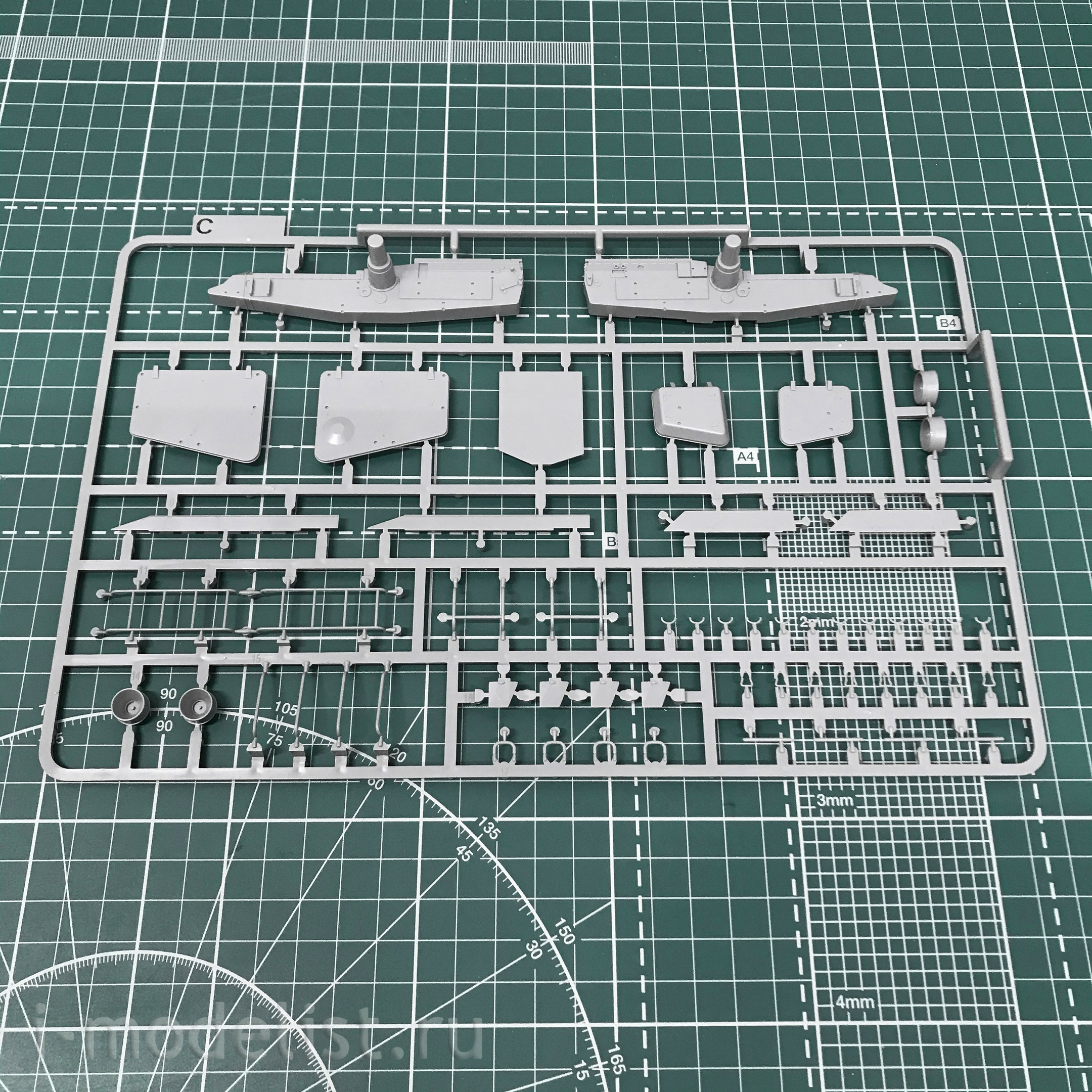 2136 Takom 1/35 Anti-aircraft missile system Russian Navy SA-N-7 'Gadlfy' & SA-N-12 'Grizzly' SAM