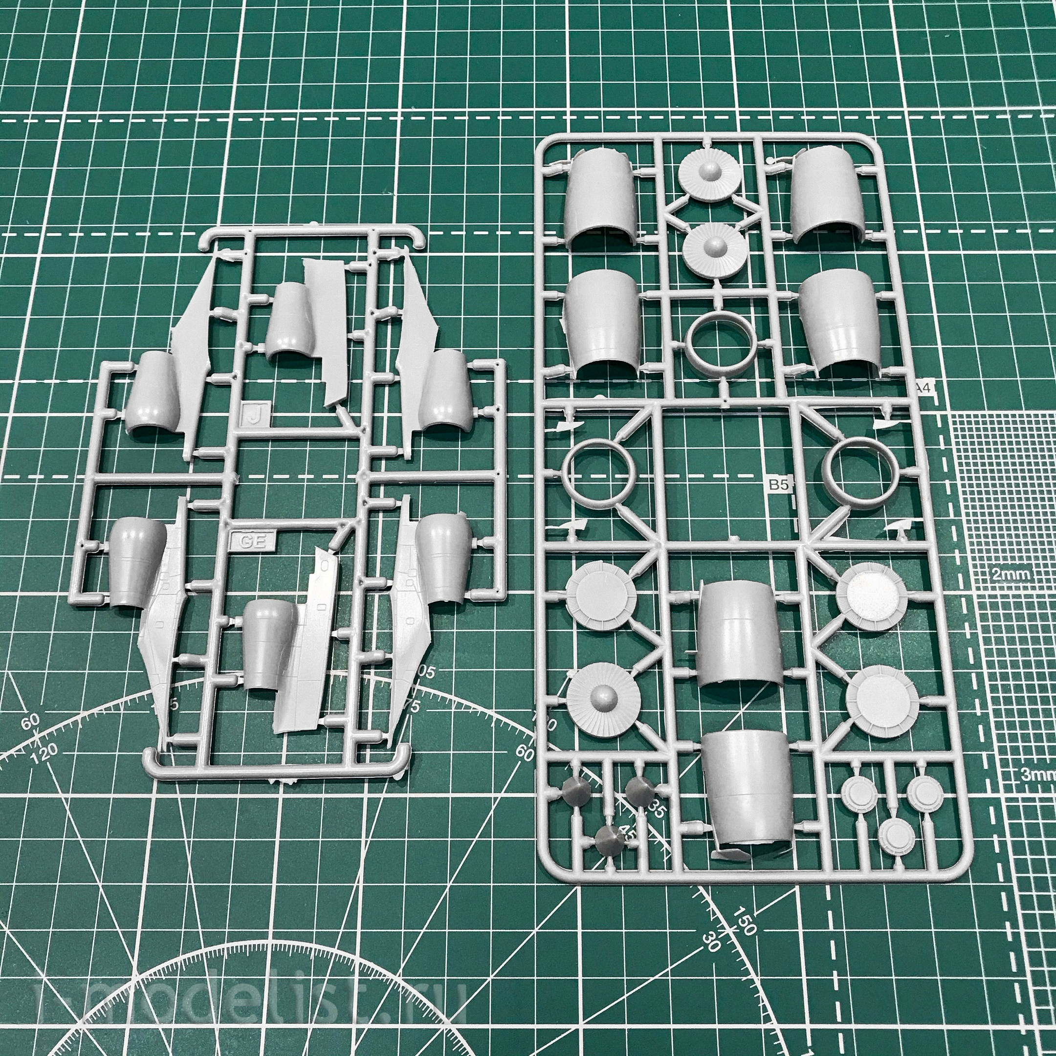144107 Orient Express 1/144 Passenger Airliner MD-11 GE AMERICAN AIRLINES
