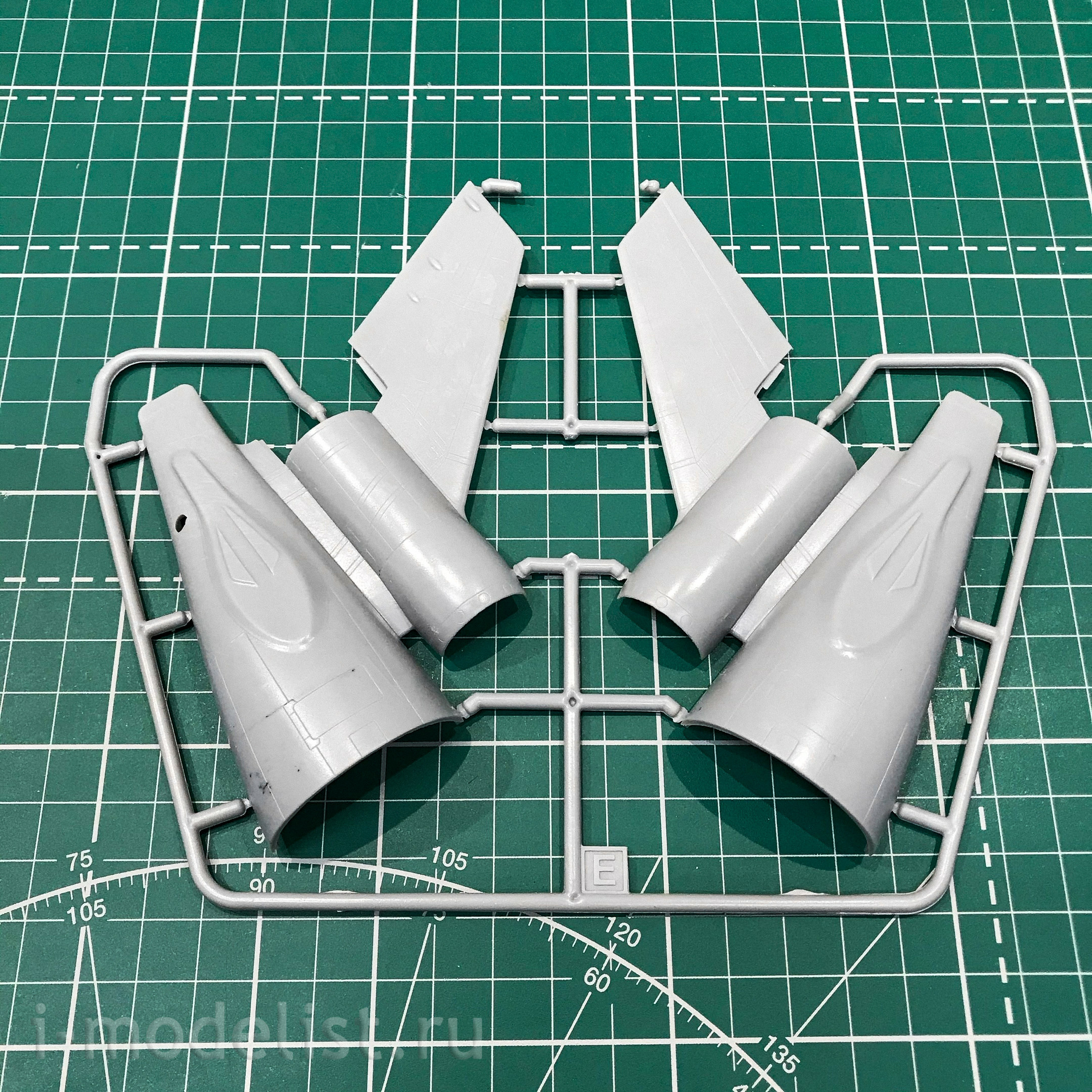 144107 Orient Express 1/144 Passenger Airliner MD-11 GE AMERICAN AIRLINES