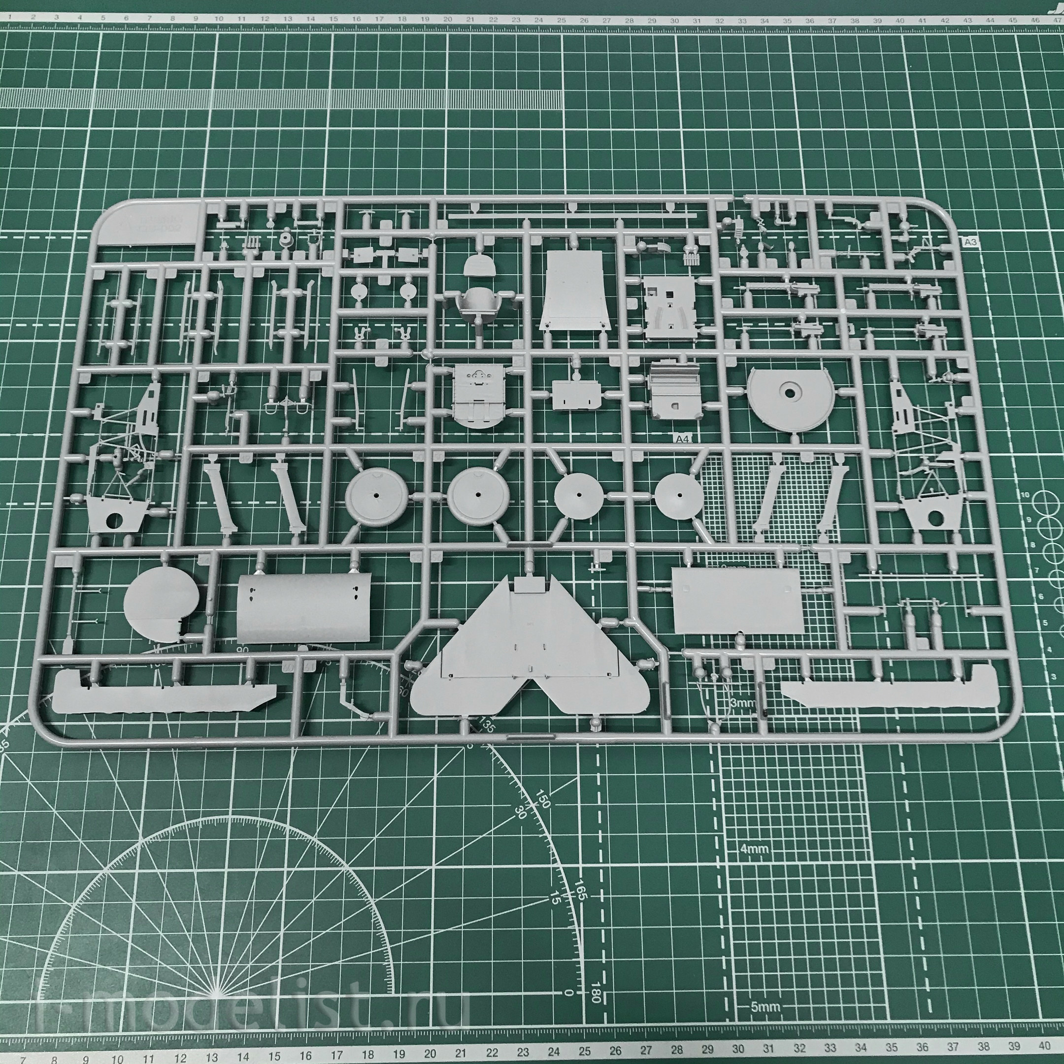 QS-002 Meng 1/32 Fokker Dr. I Triplane Aircraft
