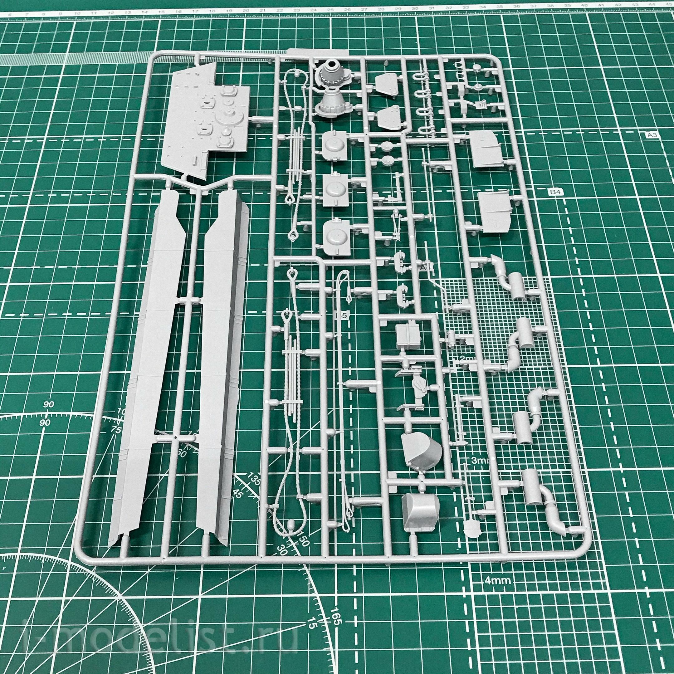 UA35005 Modelcollect 1/35 German WWII E50 Jagdtiger II with 105mm Gun
