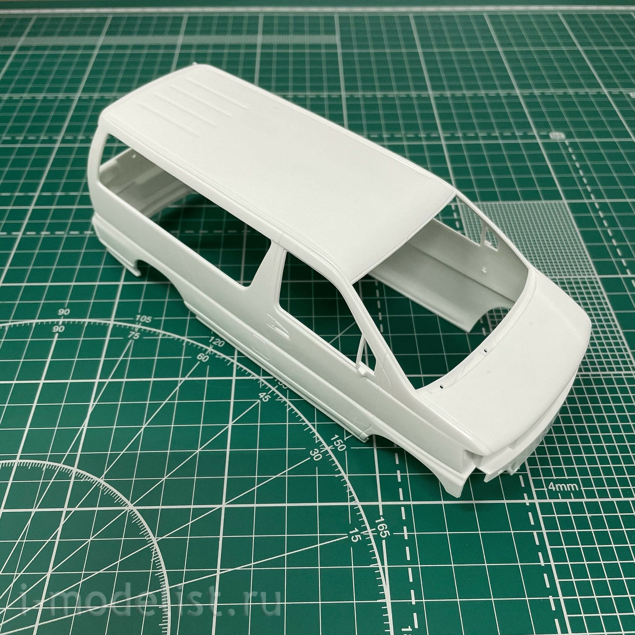 06136 Aoshima 1/24 Nissan Elgrand