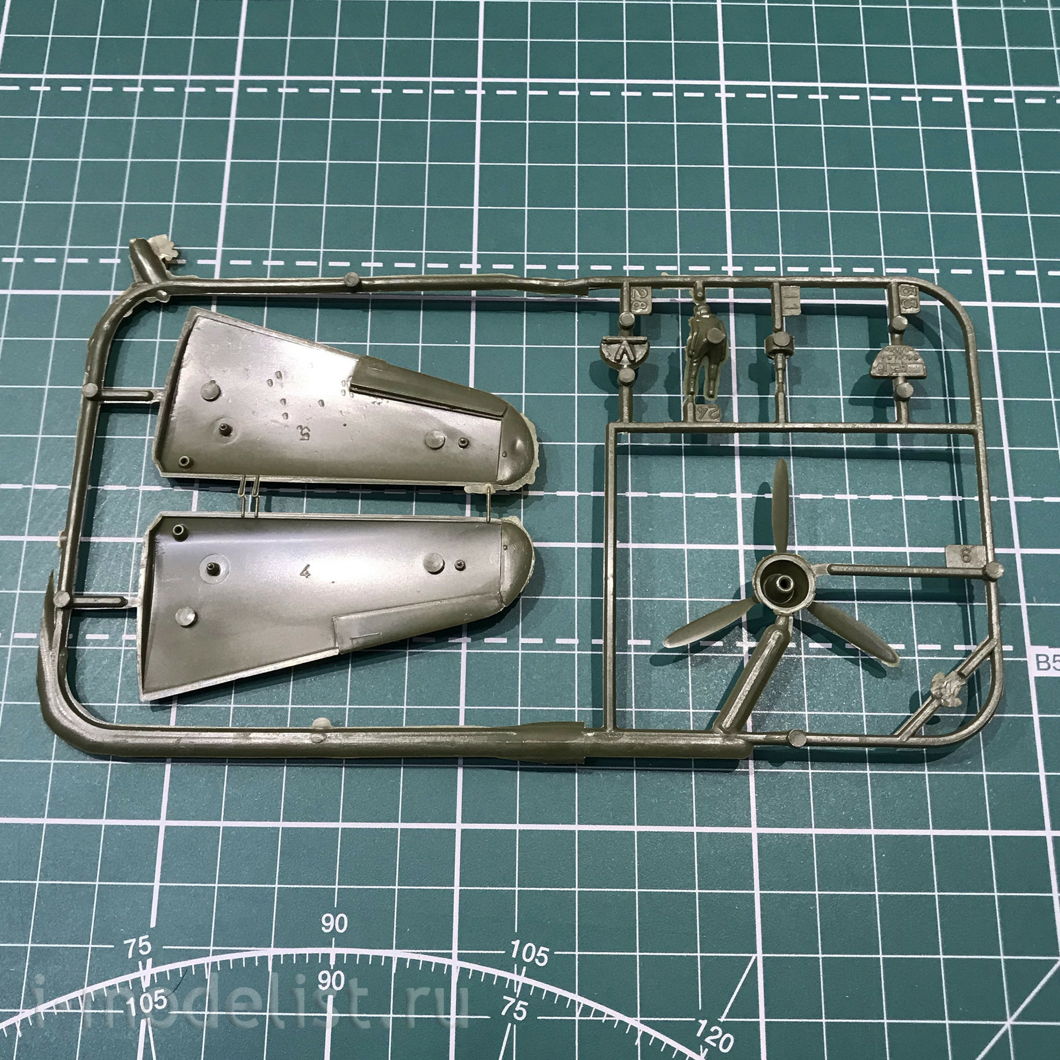 7201 Zvezda 1/72 Aircraft P-40B 