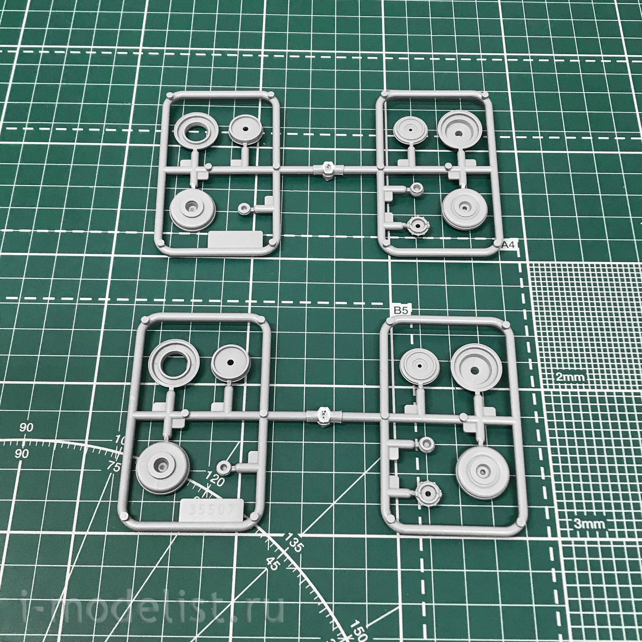 35592 ICM 1/35 BM-13-16 on the chassis of the W. O. T. 8 c Soviet calculation 