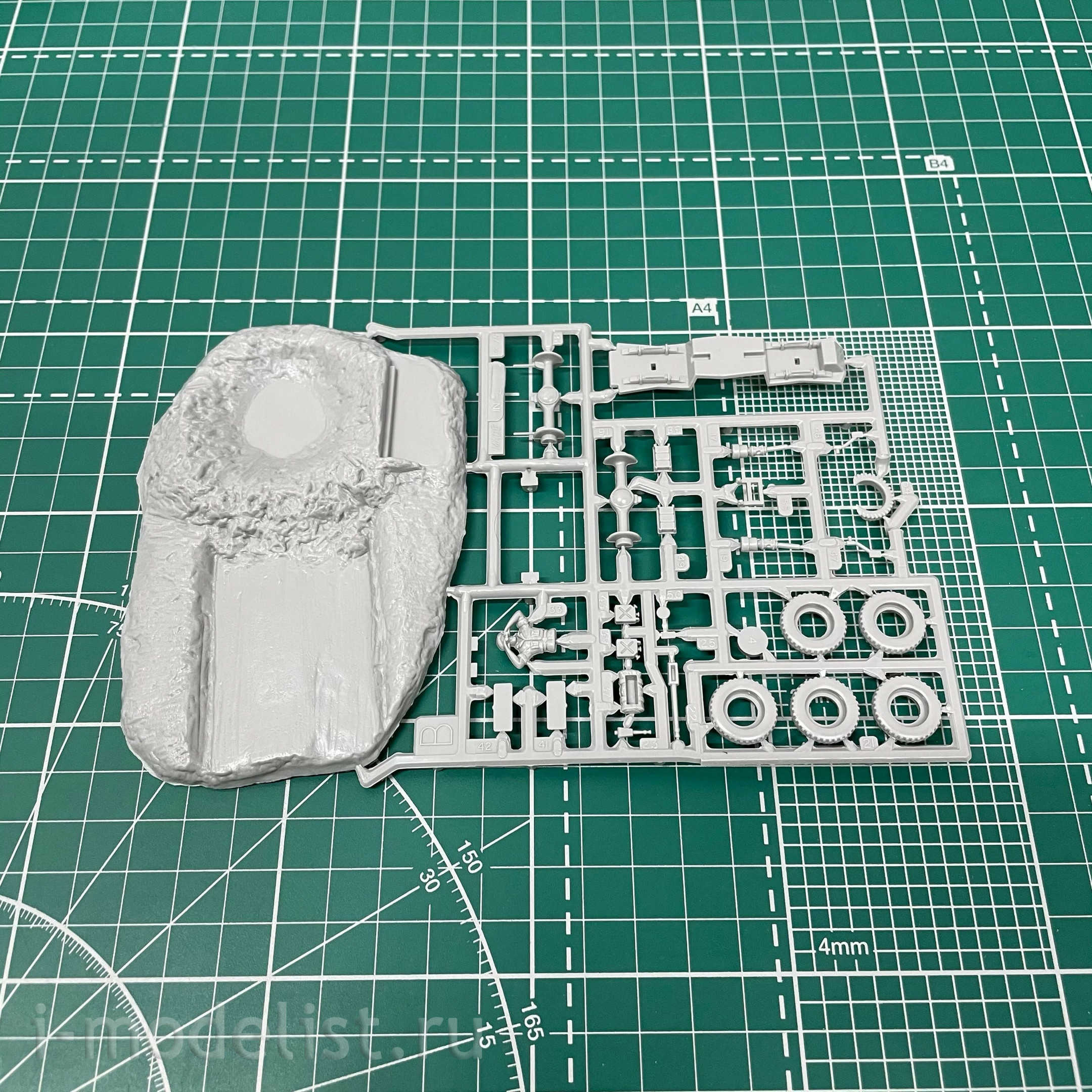 03289 Revell 1/76 British medium armoured car Humber Mk. II