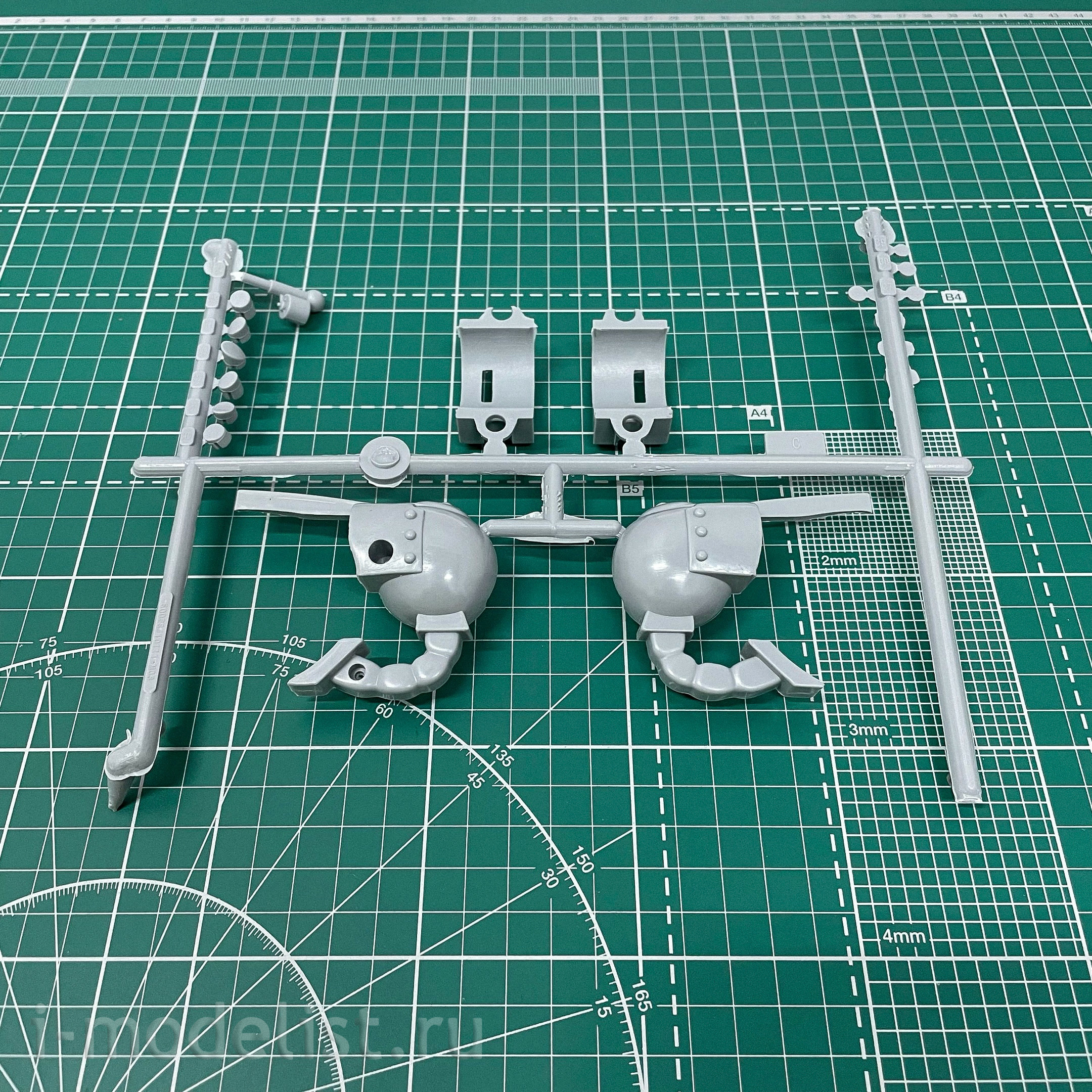 81806 HobbyBoss 1/18 UH-1 Huey B Helicopter