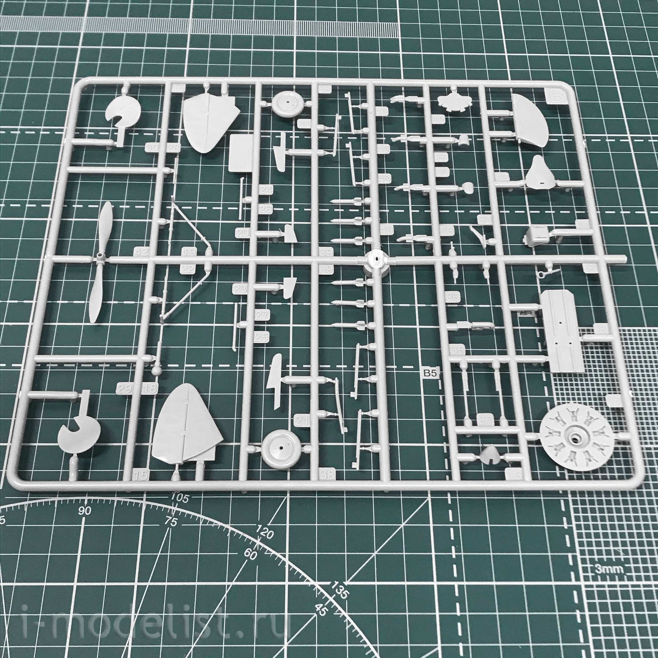 48019 ARK-models 1/48 Fighter I-16 type 10 Chinese air force