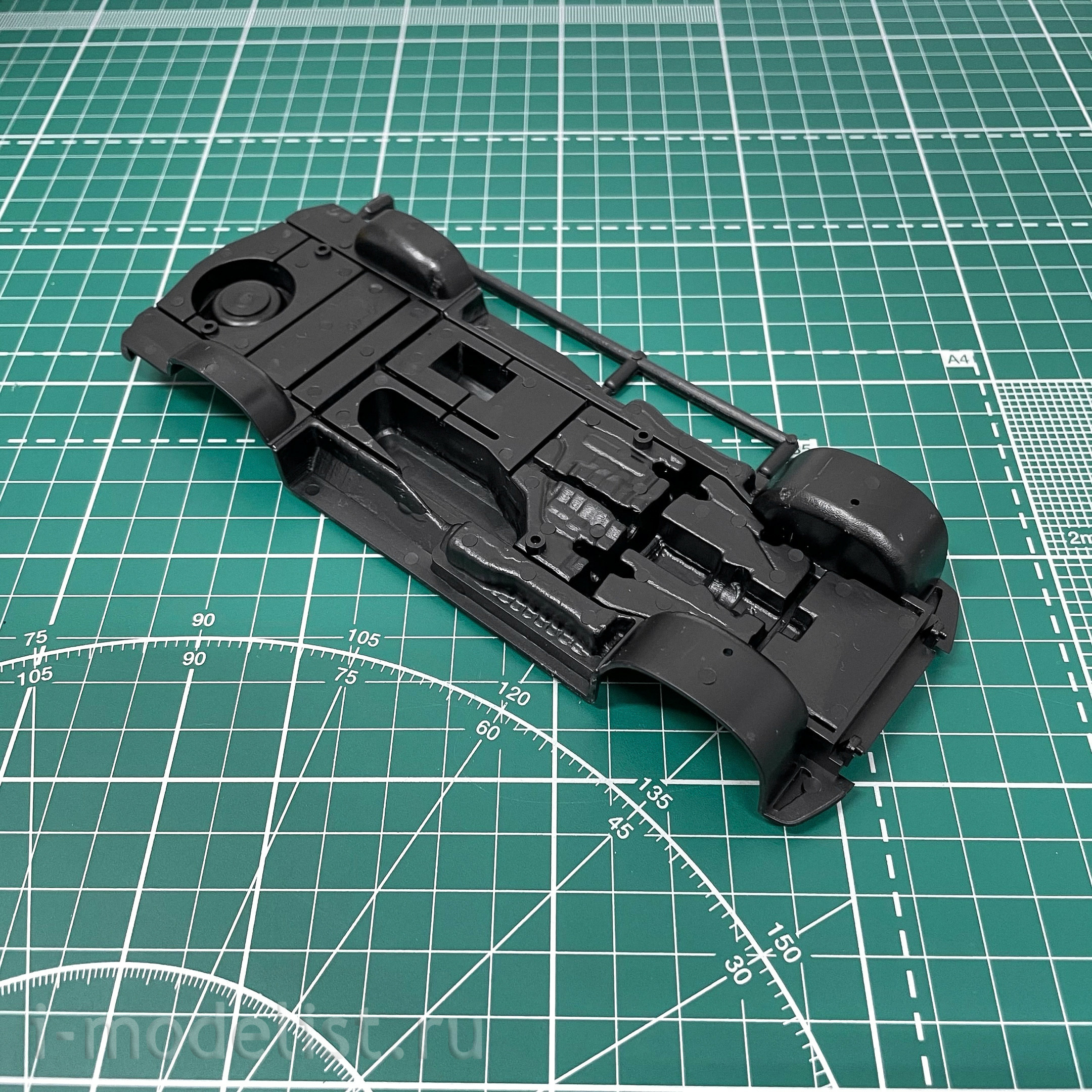 06136 Aoshima 1/24 Nissan Elgrand