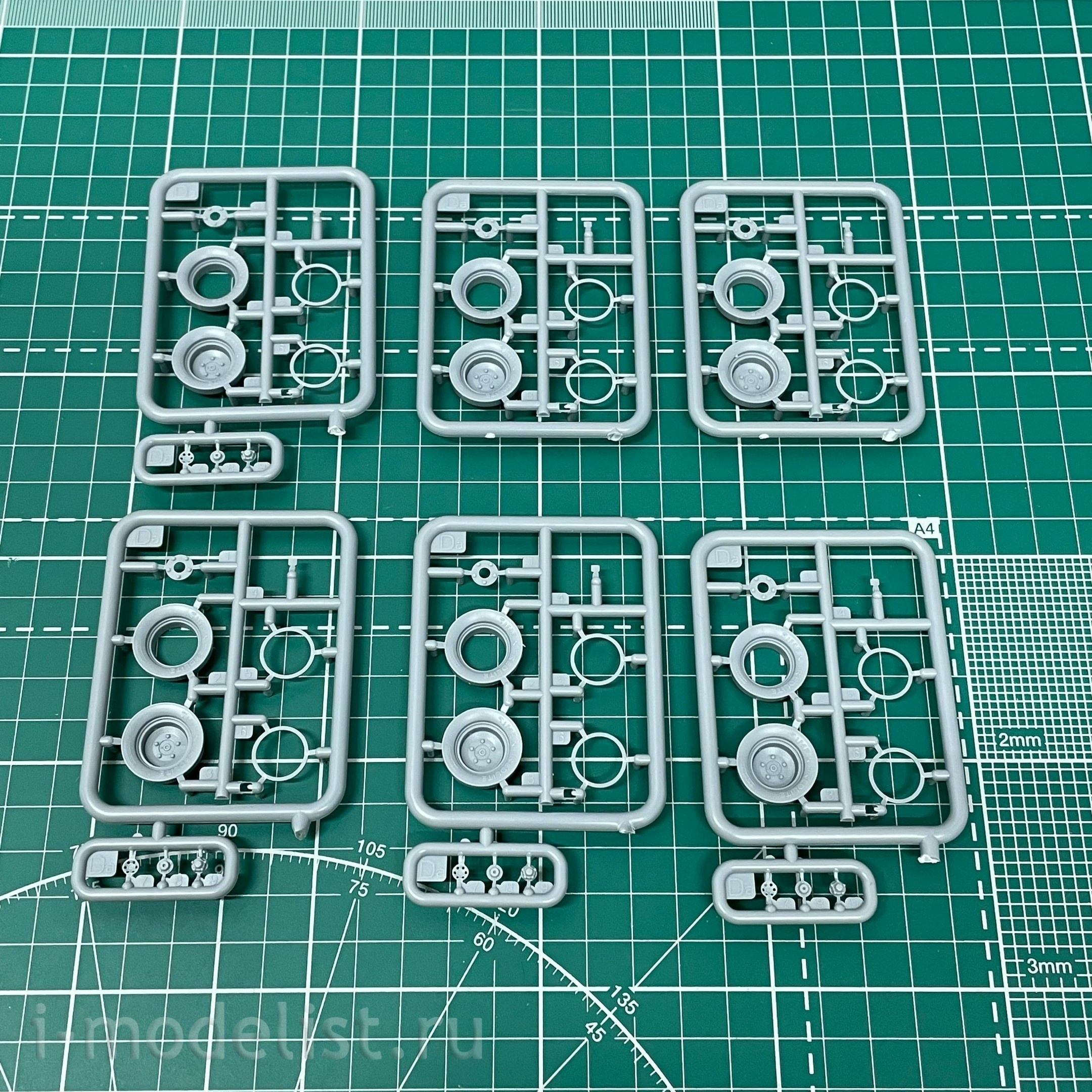 35GM0018 Gecko Models 1/35 British ATMP all-terrain vehicle with trailer