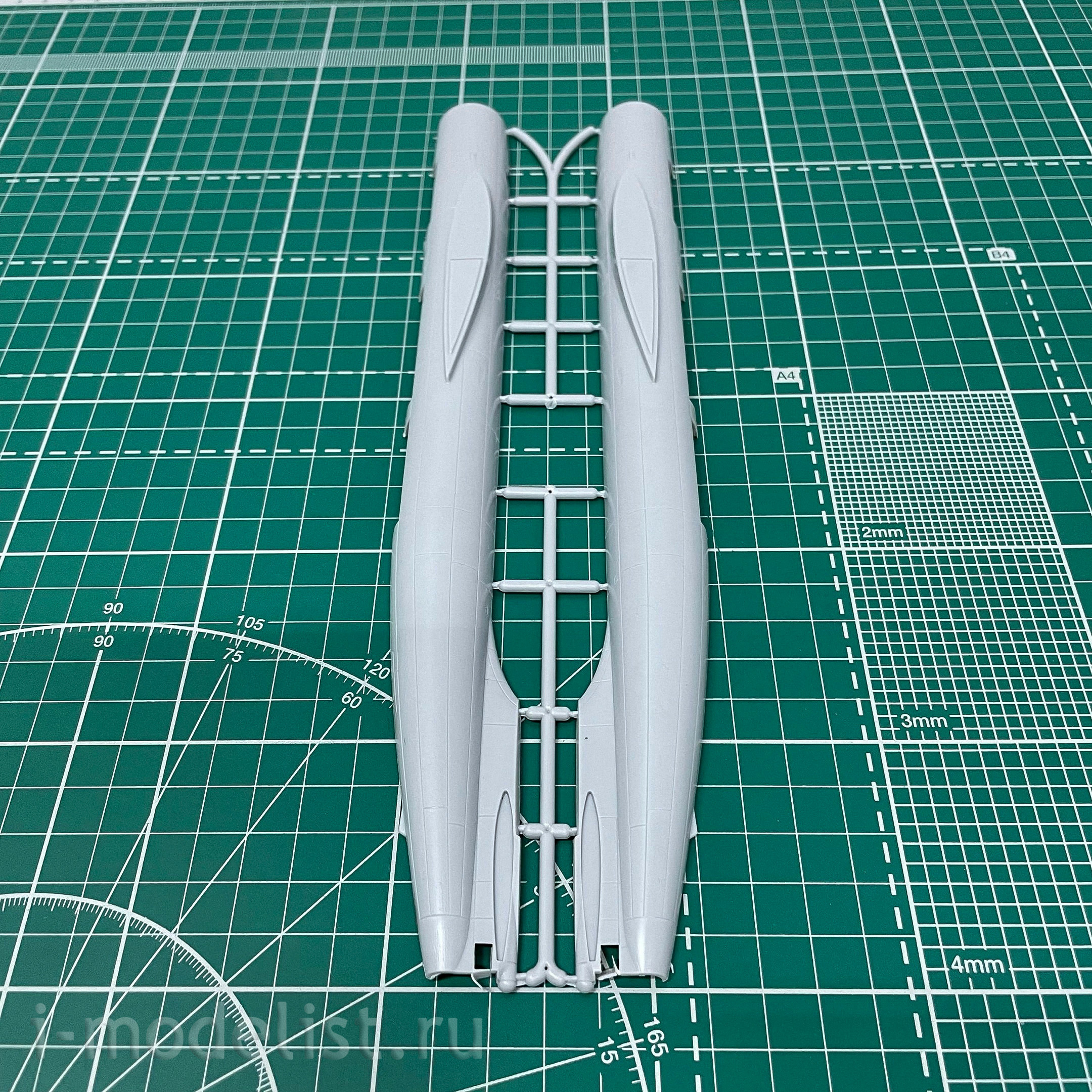 144-032 Microcosm 1/144 Myasishchev 3MS aircraft (NATO Bison-B)