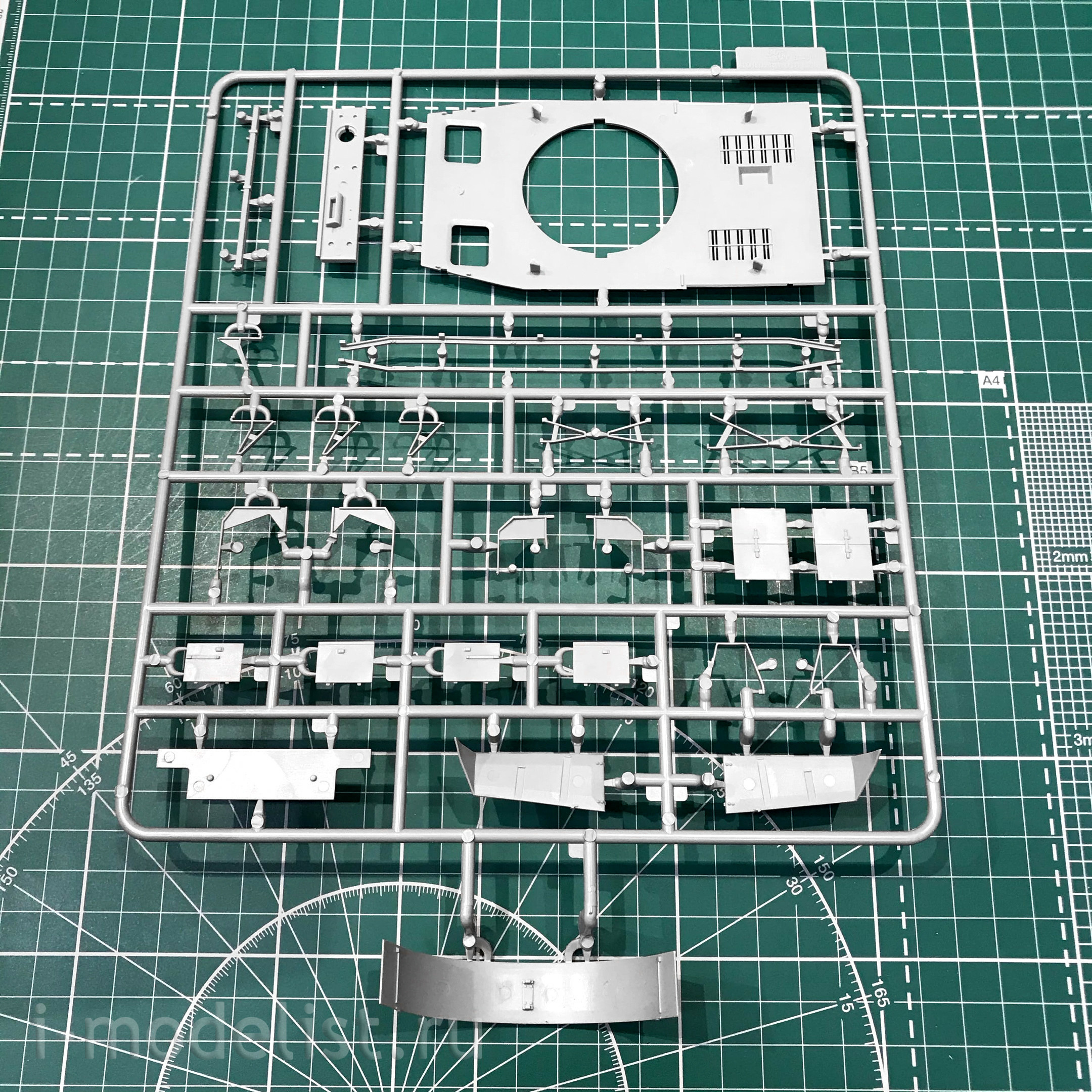BT-001 Border Model 1/35 Pz.Kpfw.IV Ausf.G Mid/Late (2 IN 1)