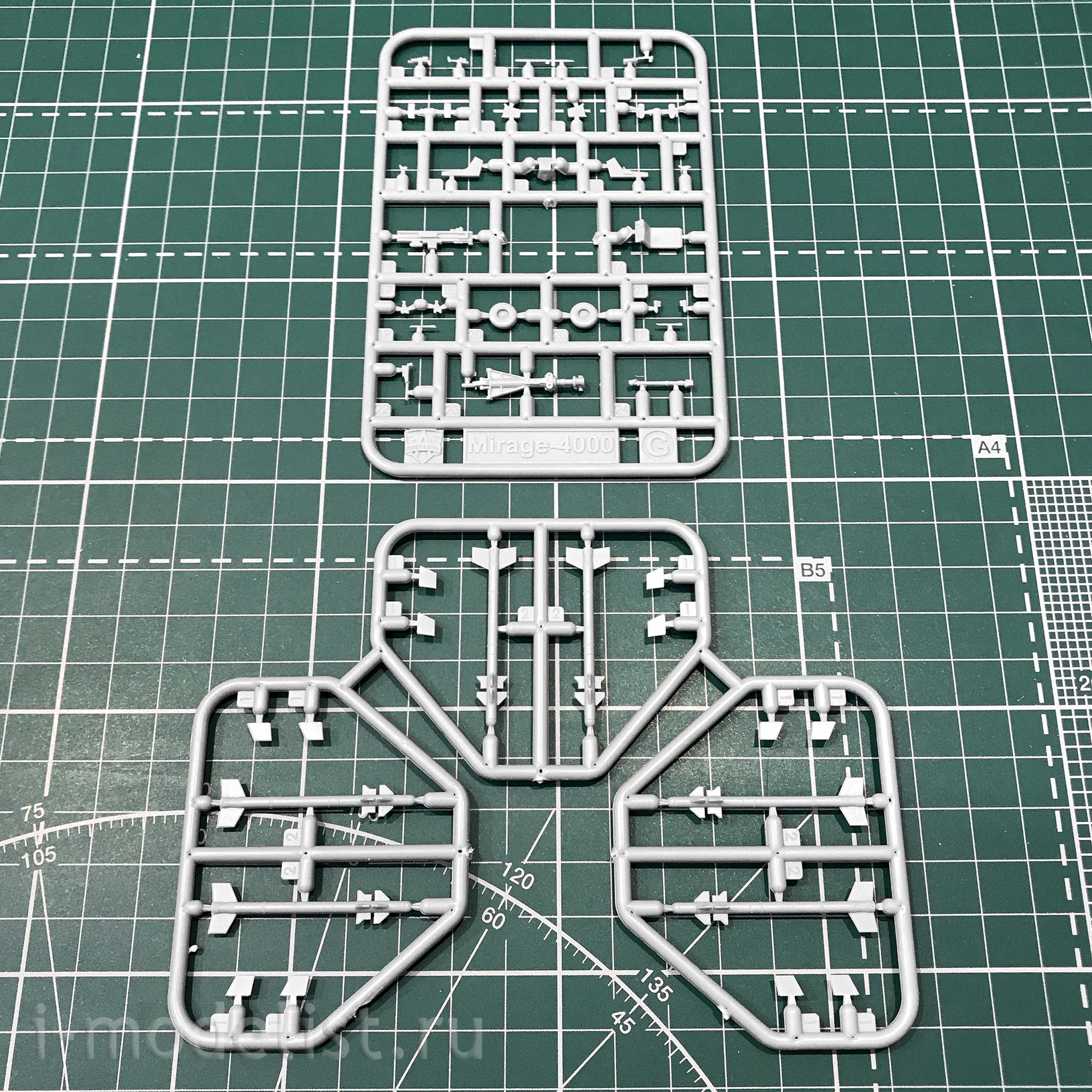 72053 ModelSvit 1/72 Mirage 4000 Aircraft