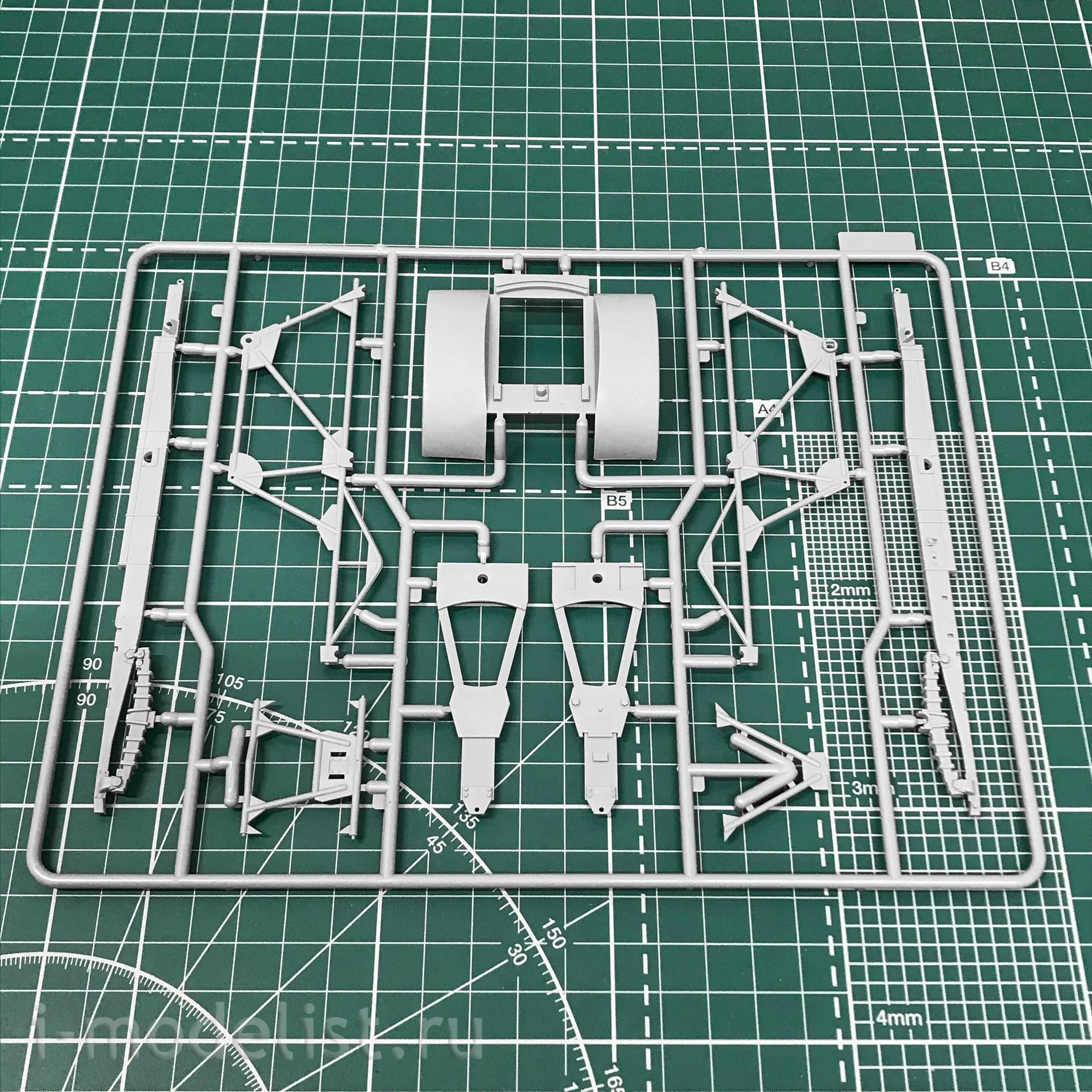 35592 ICM 1/35 BM-13-16 on the chassis of the W. O. T. 8 c Soviet calculation 