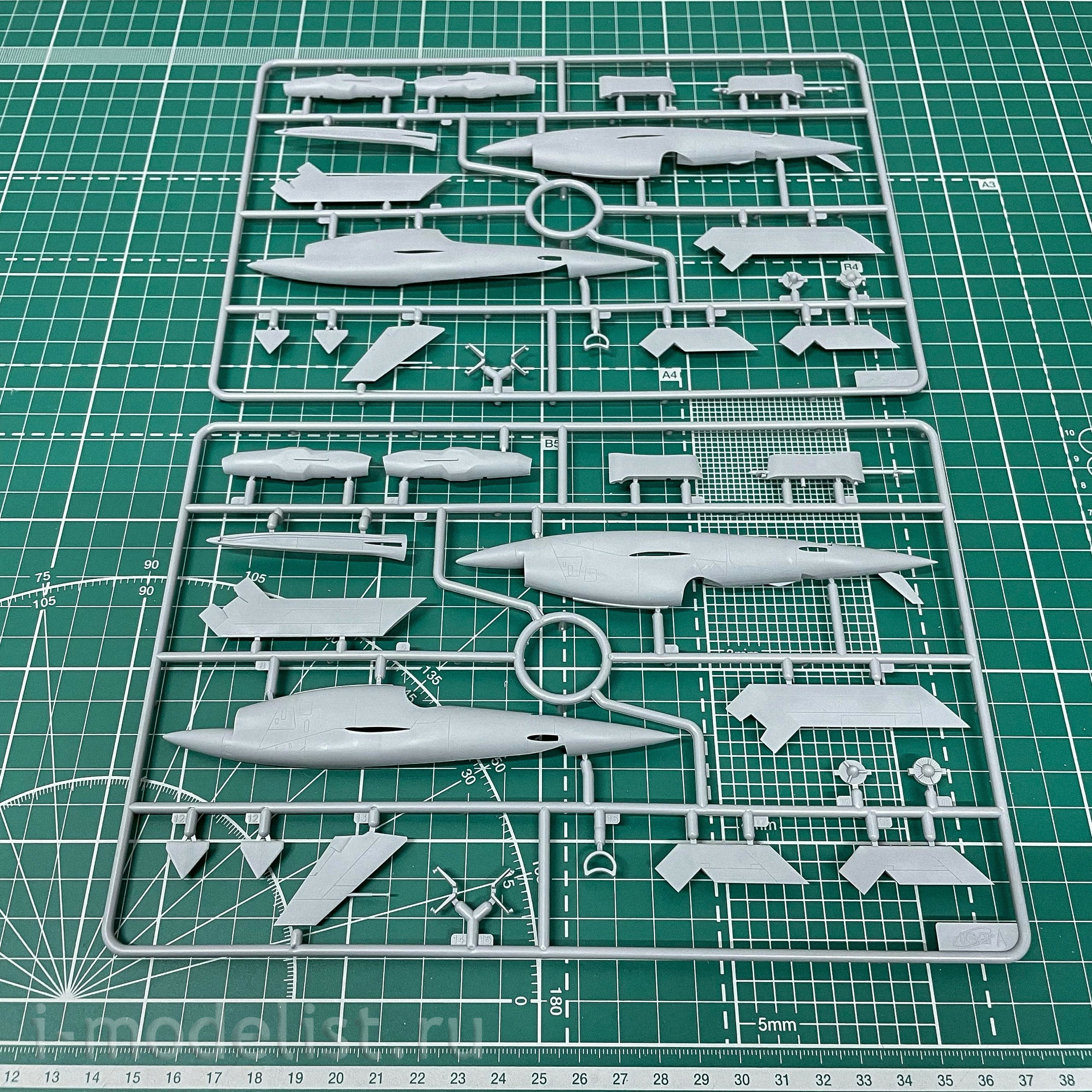 48403 ICM 1/48 American unmanned aircraft BQM-34A (Q-2C) Firebee