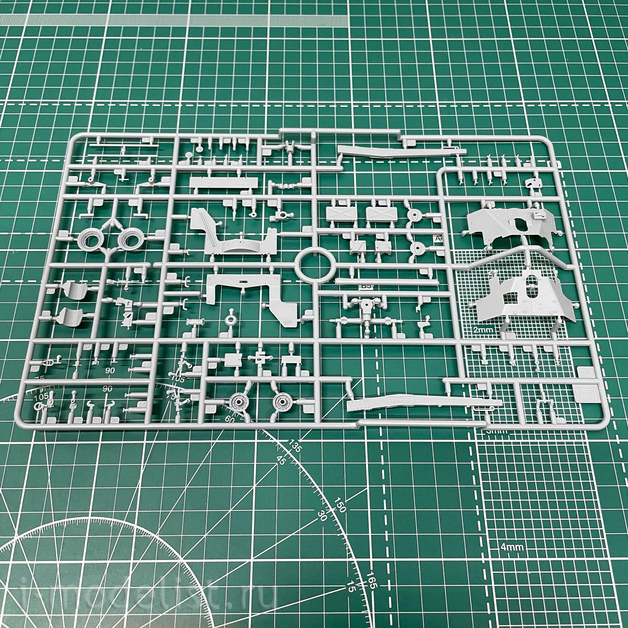 RV35044 Riich 1/35 6-pounder anti-tank gun with crew (6 pieces)