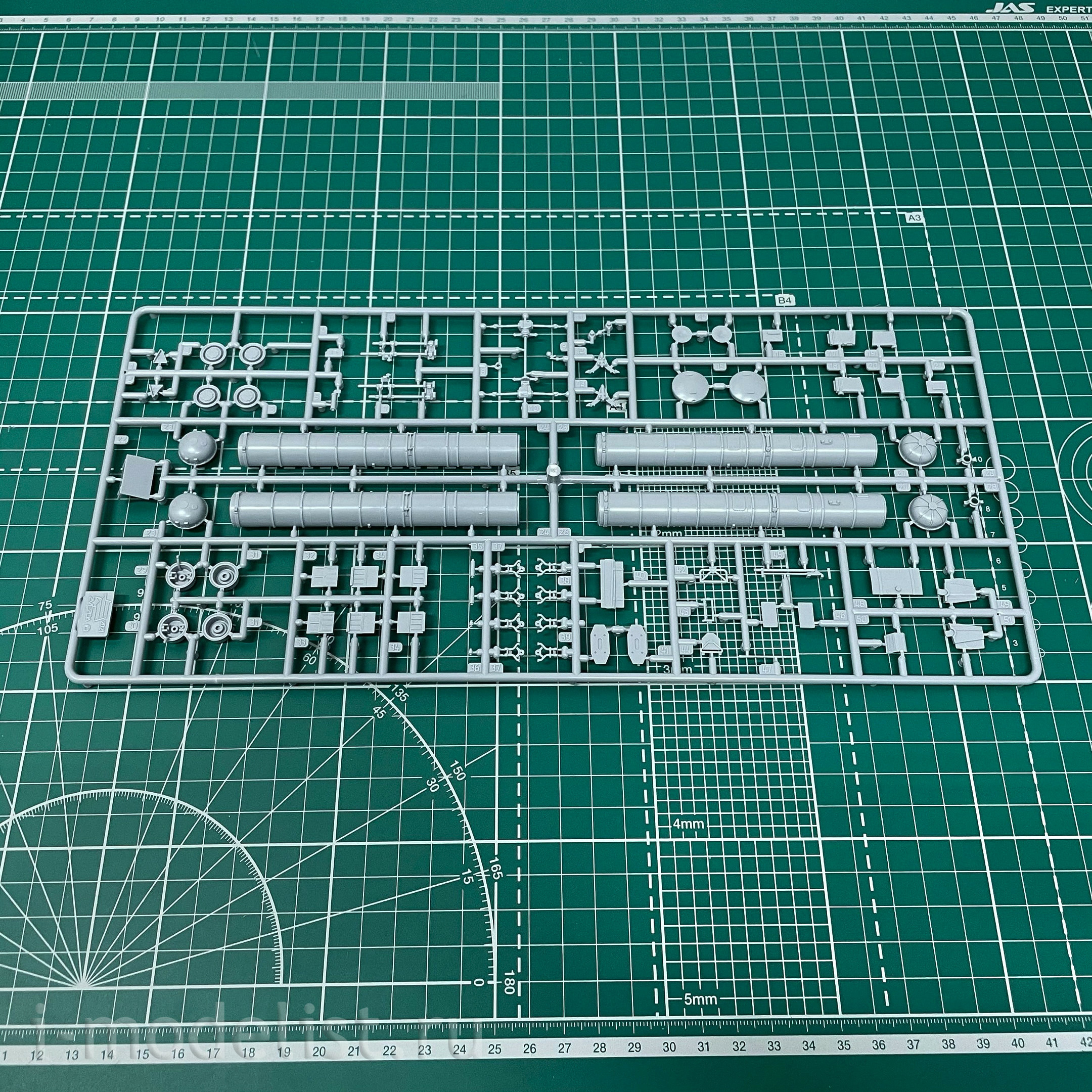 5068 Zvezda 1/72 Russian s-400 Triumph anti-aircraft missile system