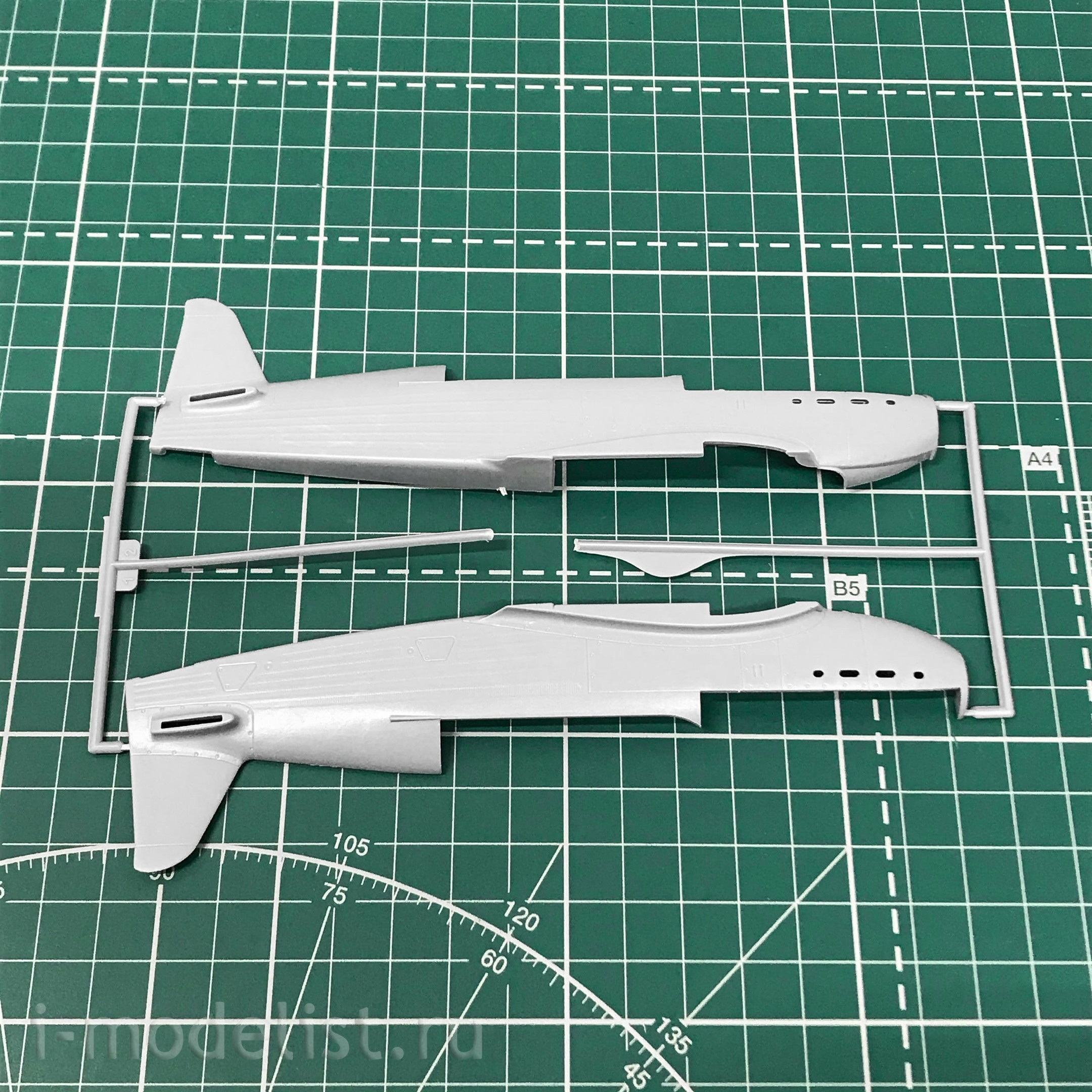 48043 ARK-models 1/48 Fighter Yak-7B Soviet pilot-Asa Arseniy vorozheykin